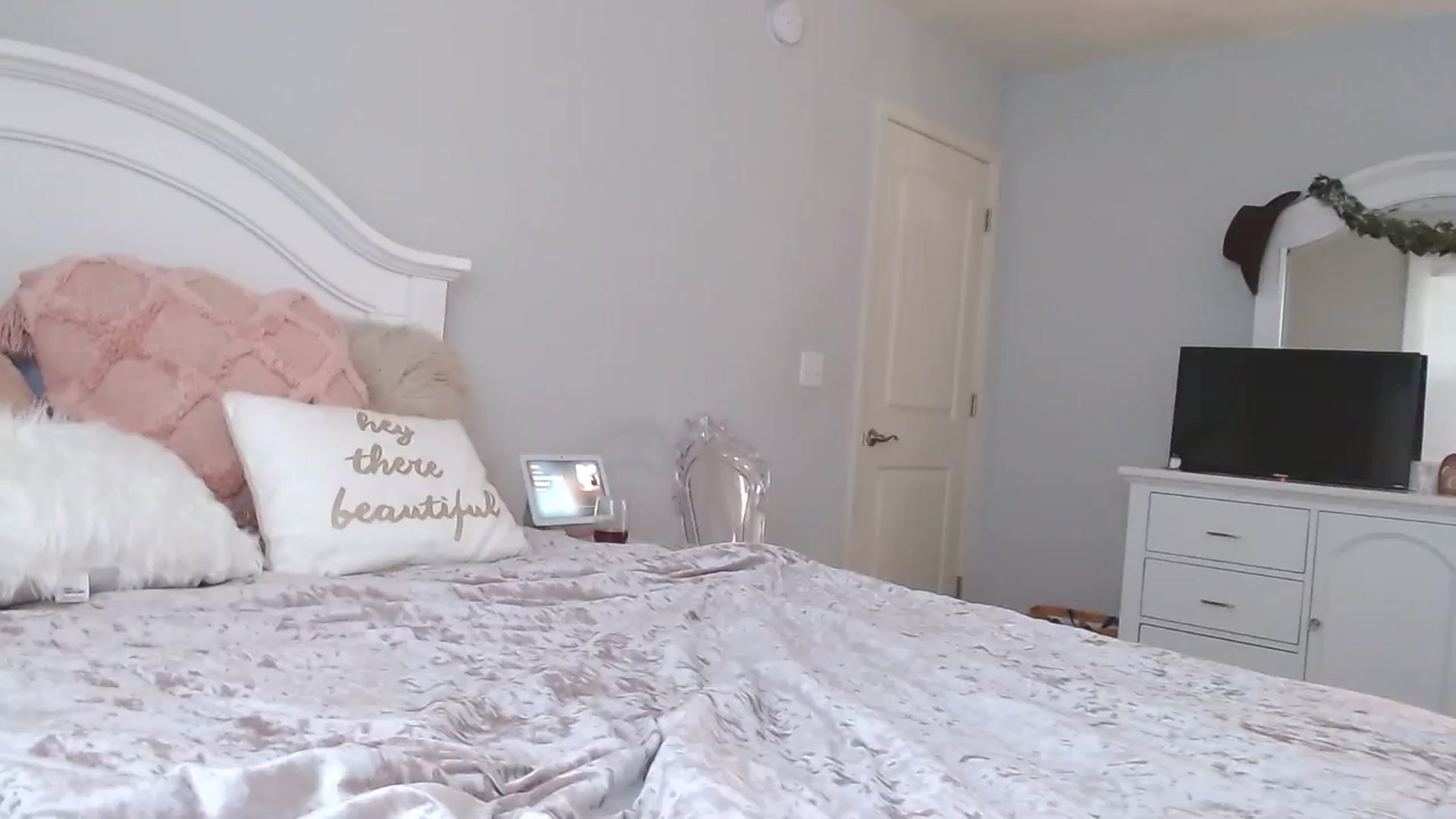 Gallery image thumbnail from MsMarilyn's myfreecams stream on, 09/28/2023, 21:36 image 12 of 20
