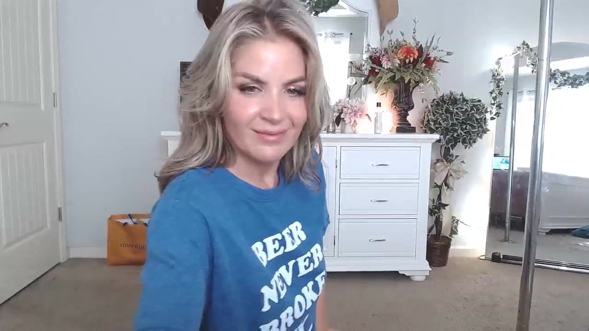 Gallery image thumbnail from MsMarilyn's myfreecams stream on, 10/03/2023, 21:21 image 7 of 20