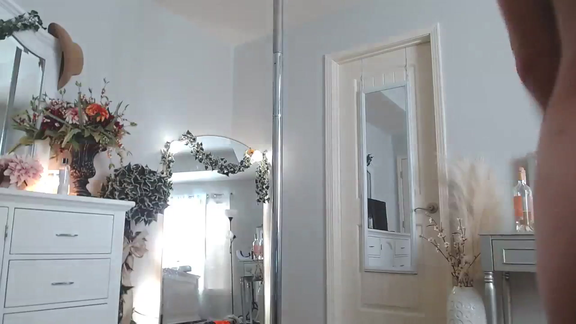 Gallery image thumbnail from MsMarilyn's myfreecams stream on, 10/03/2023, 21:21 image 14 of 20