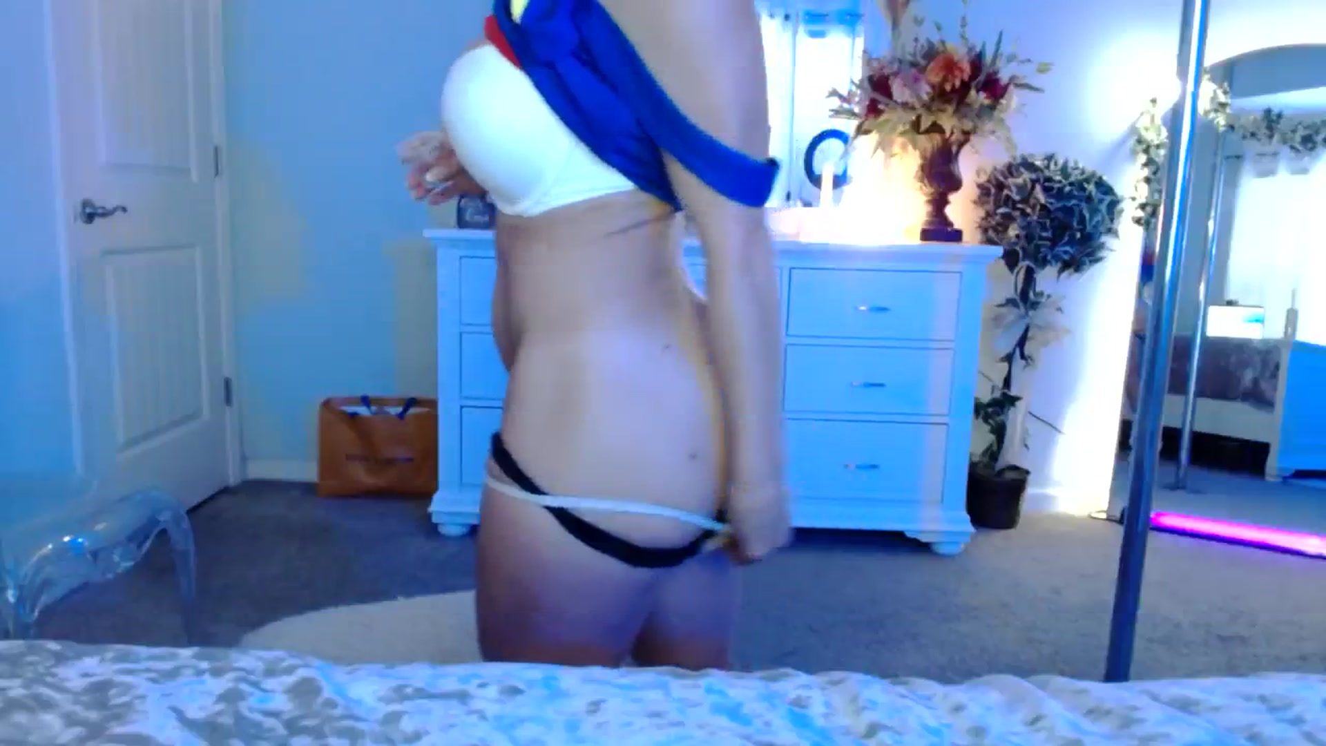 Gallery image thumbnail from MsMarilyn's myfreecams stream on, 10/16/2023, 18:16 image 5 of 20