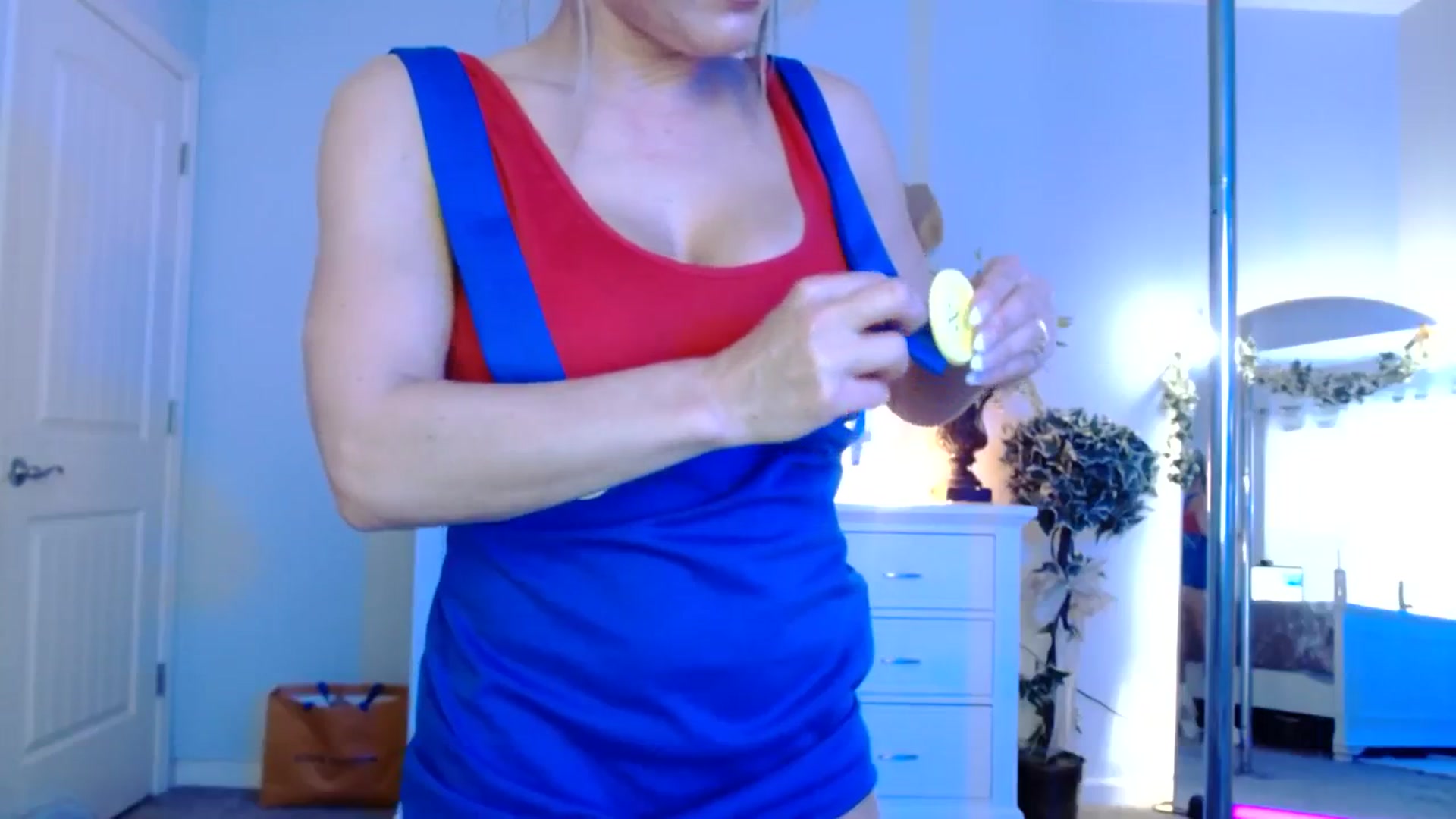 Gallery image thumbnail from MsMarilyn's myfreecams stream on, 10/16/2023, 18:16 image 10 of 20
