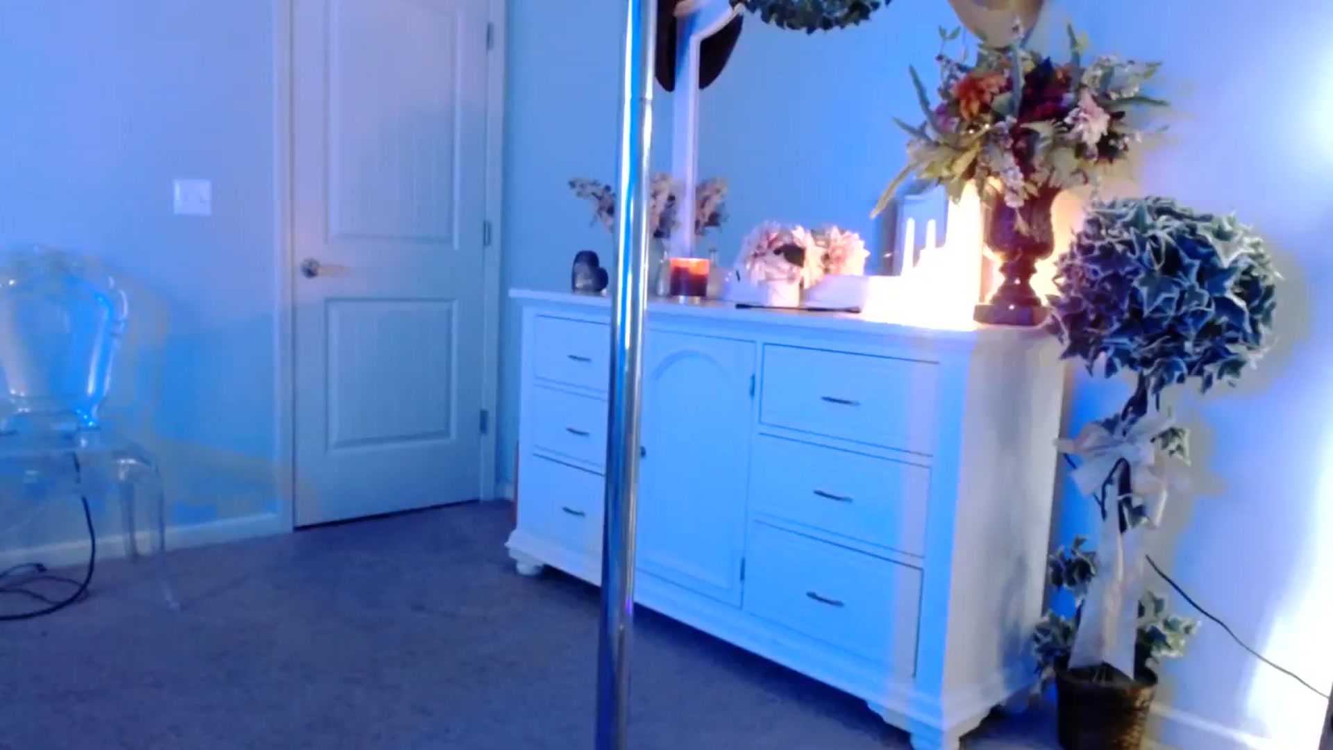 Gallery image thumbnail from MsMarilyn's myfreecams stream on, 10/16/2023, 18:47 image 4 of 20
