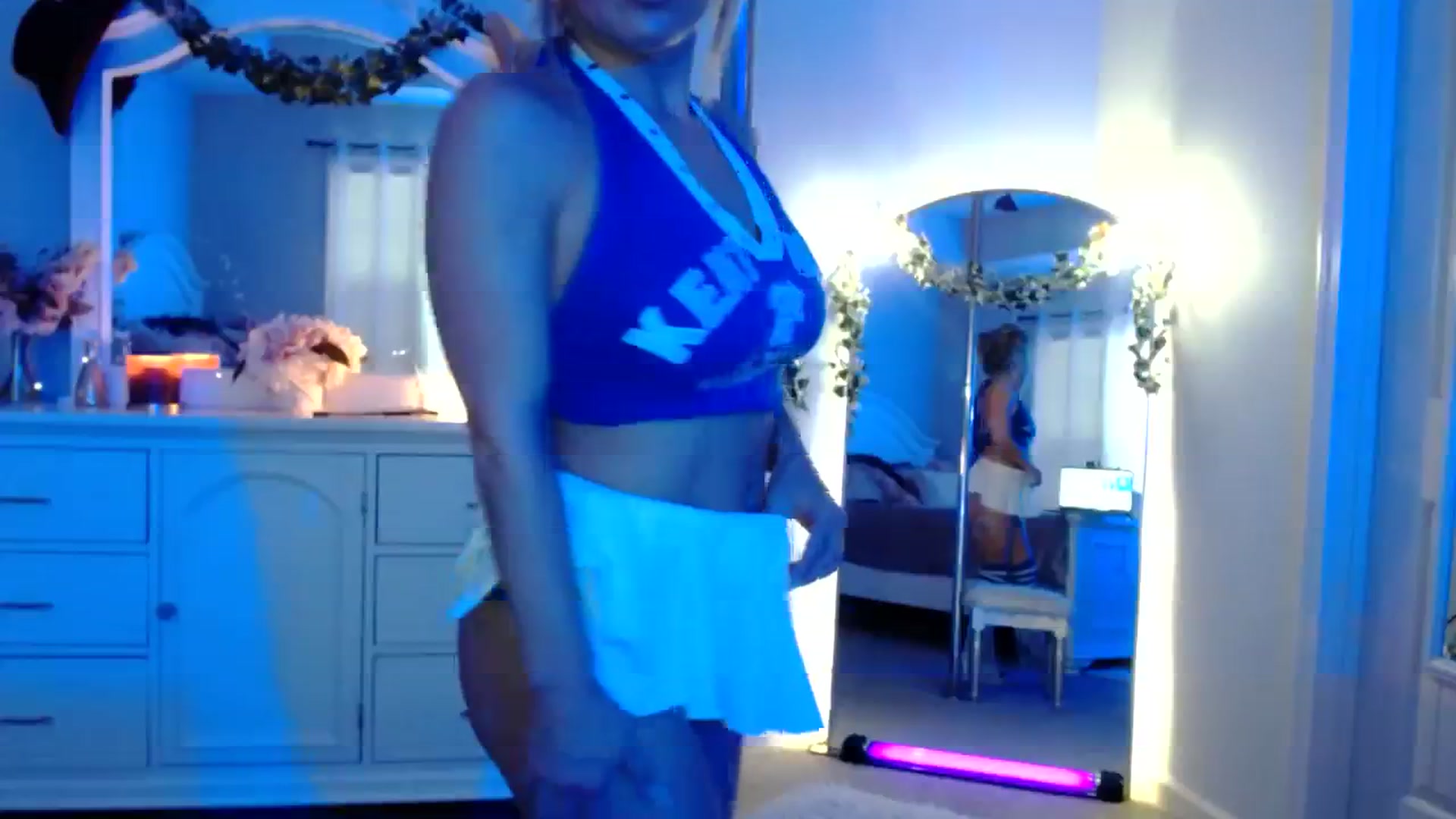 Gallery image thumbnail from MsMarilyn's myfreecams stream on, 10/16/2023, 18:47 image 16 of 20