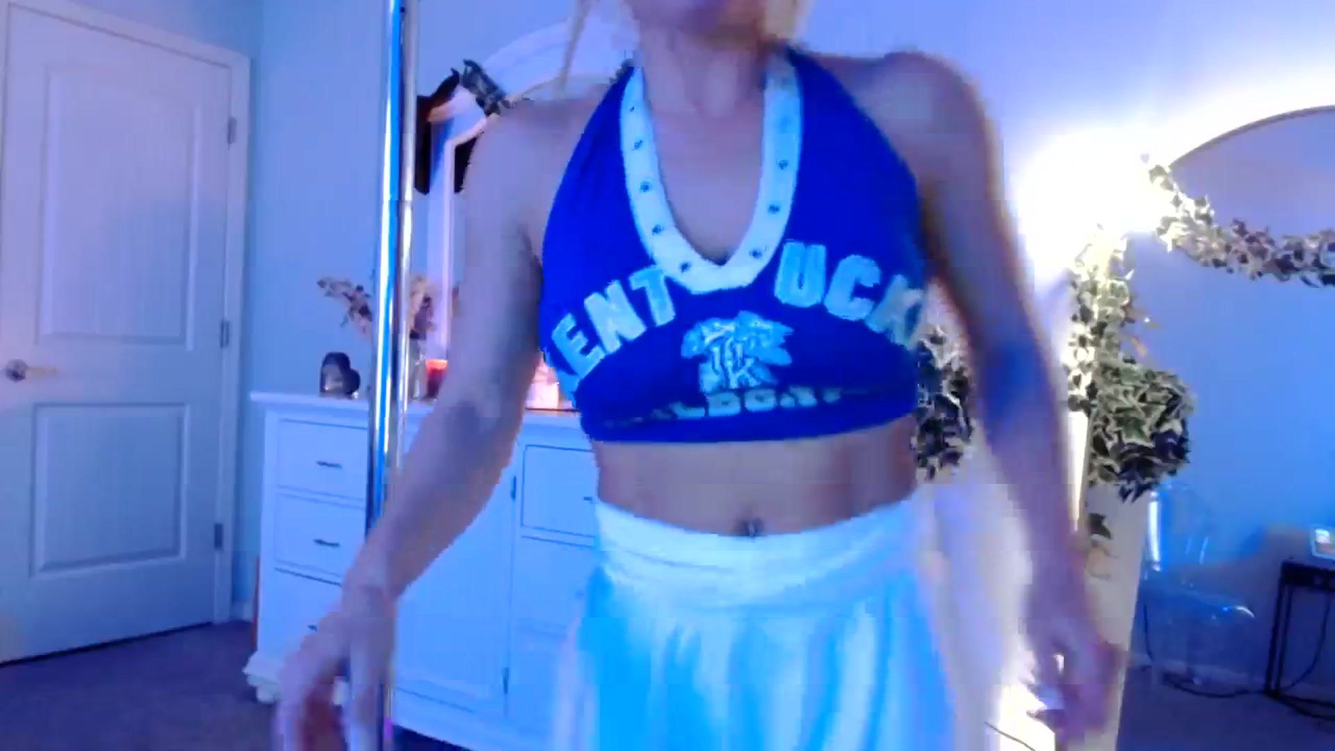 Gallery image thumbnail from MsMarilyn's myfreecams stream on, 10/16/2023, 18:47 image 3 of 20