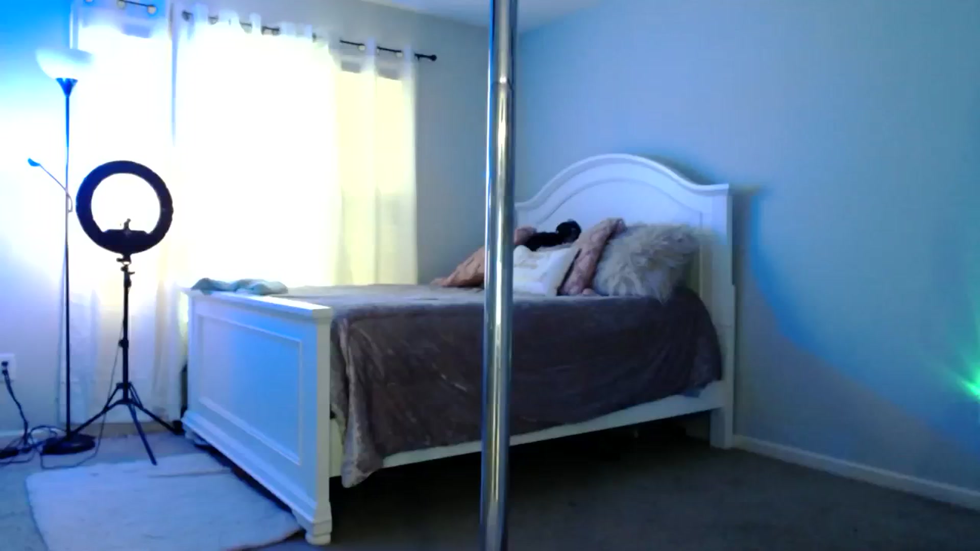 Gallery image thumbnail from MsMarilyn's myfreecams stream on, 10/17/2023, 17:04 image 19 of 20