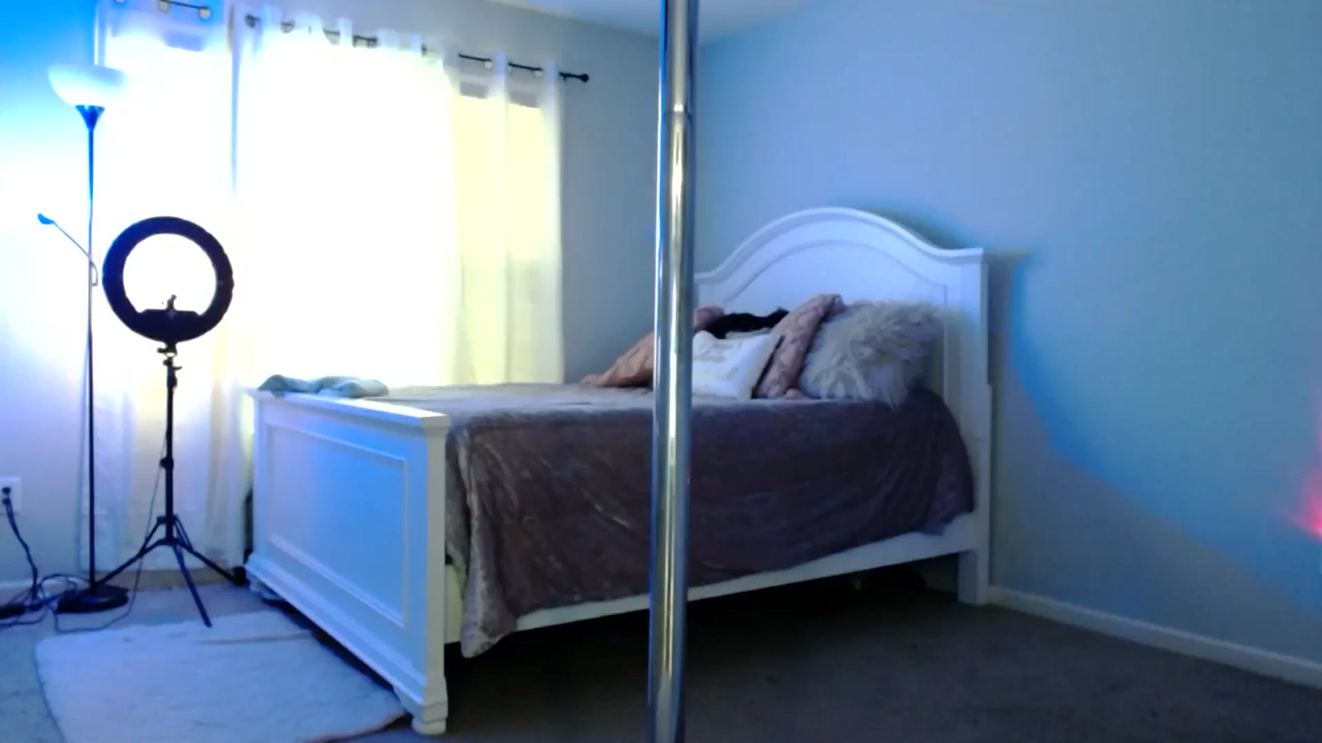 Gallery image thumbnail from MsMarilyn's myfreecams stream on, 10/17/2023, 17:04 image 17 of 20