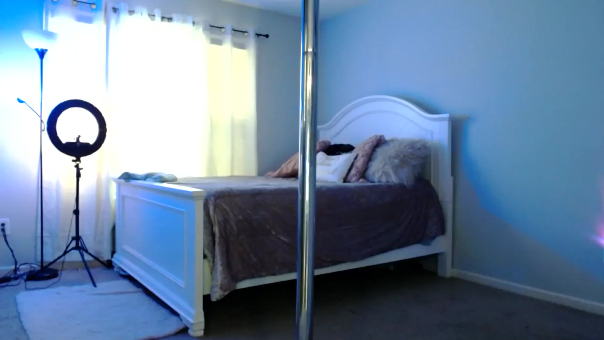 Gallery image thumbnail from MsMarilyn's myfreecams stream on, 10/17/2023, 17:04 image 20 of 20