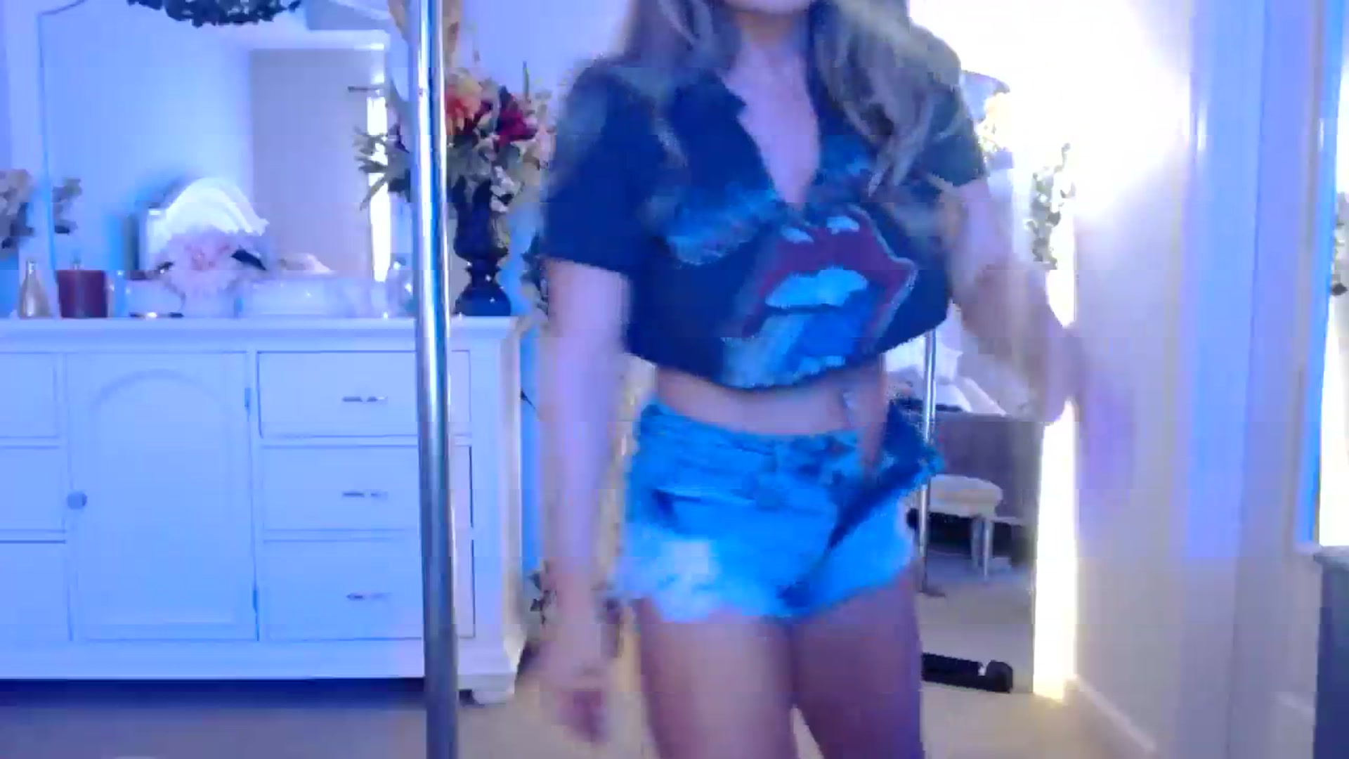 Gallery image thumbnail from MsMarilyn's myfreecams stream on, 10/18/2023, 19:46 image 19 of 20