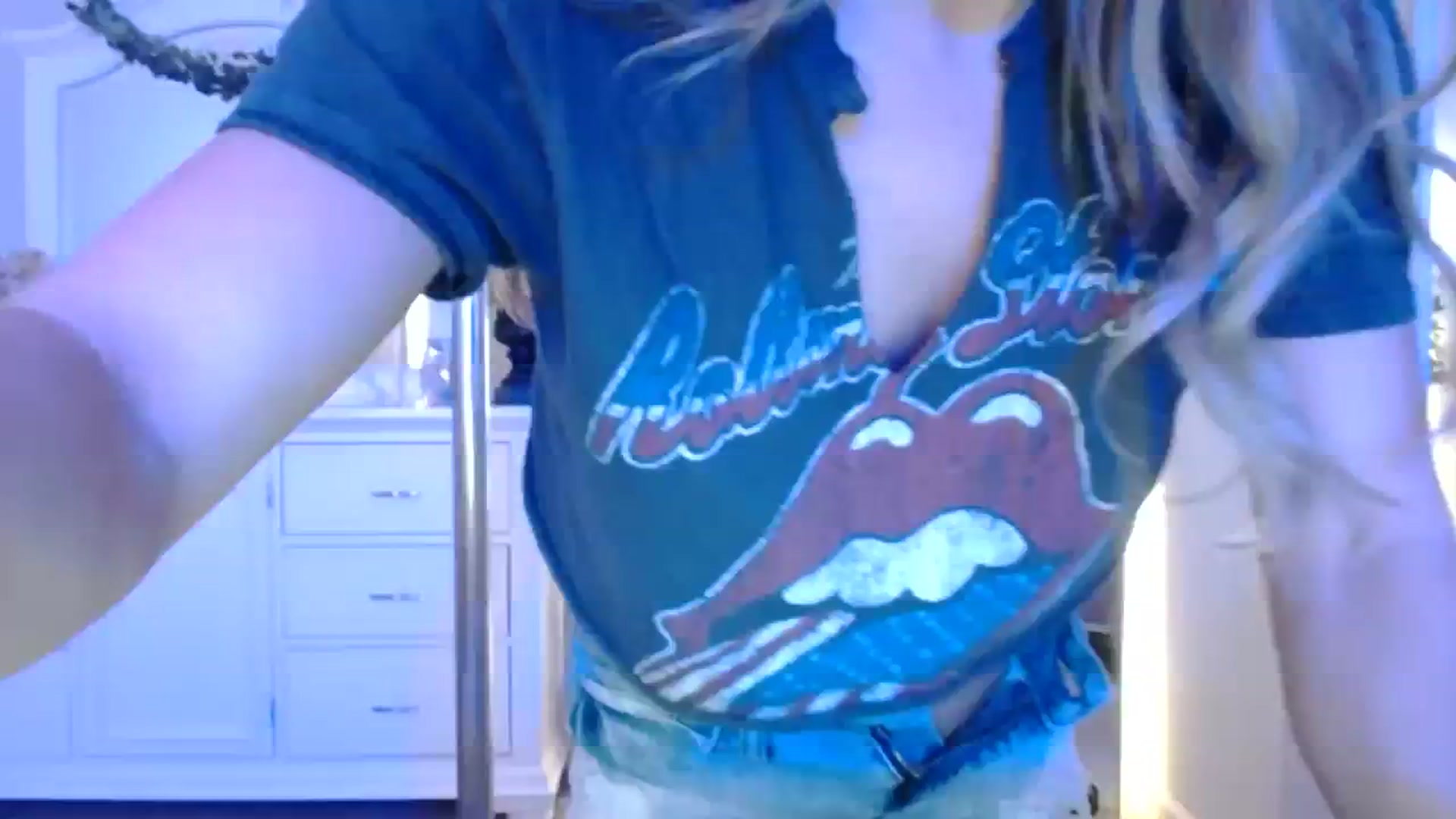 Gallery image thumbnail from MsMarilyn's myfreecams stream on, 10/18/2023, 19:46 image 20 of 20