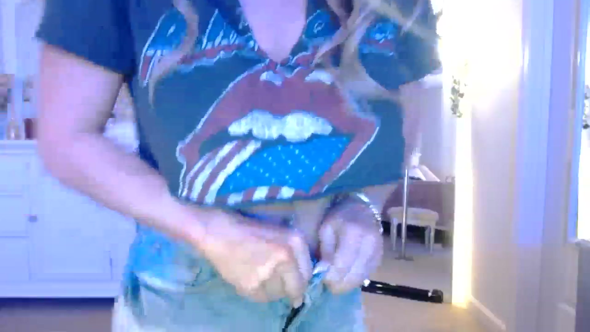 Gallery image thumbnail from MsMarilyn's myfreecams stream on, 10/18/2023, 19:46 image 18 of 20