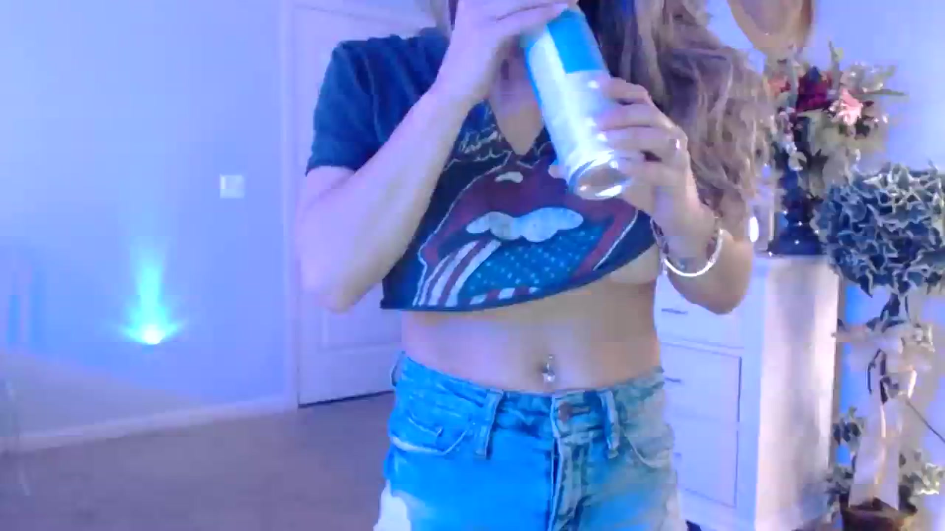 Gallery image thumbnail from MsMarilyn's myfreecams stream on, 10/18/2023, 19:46 image 7 of 20