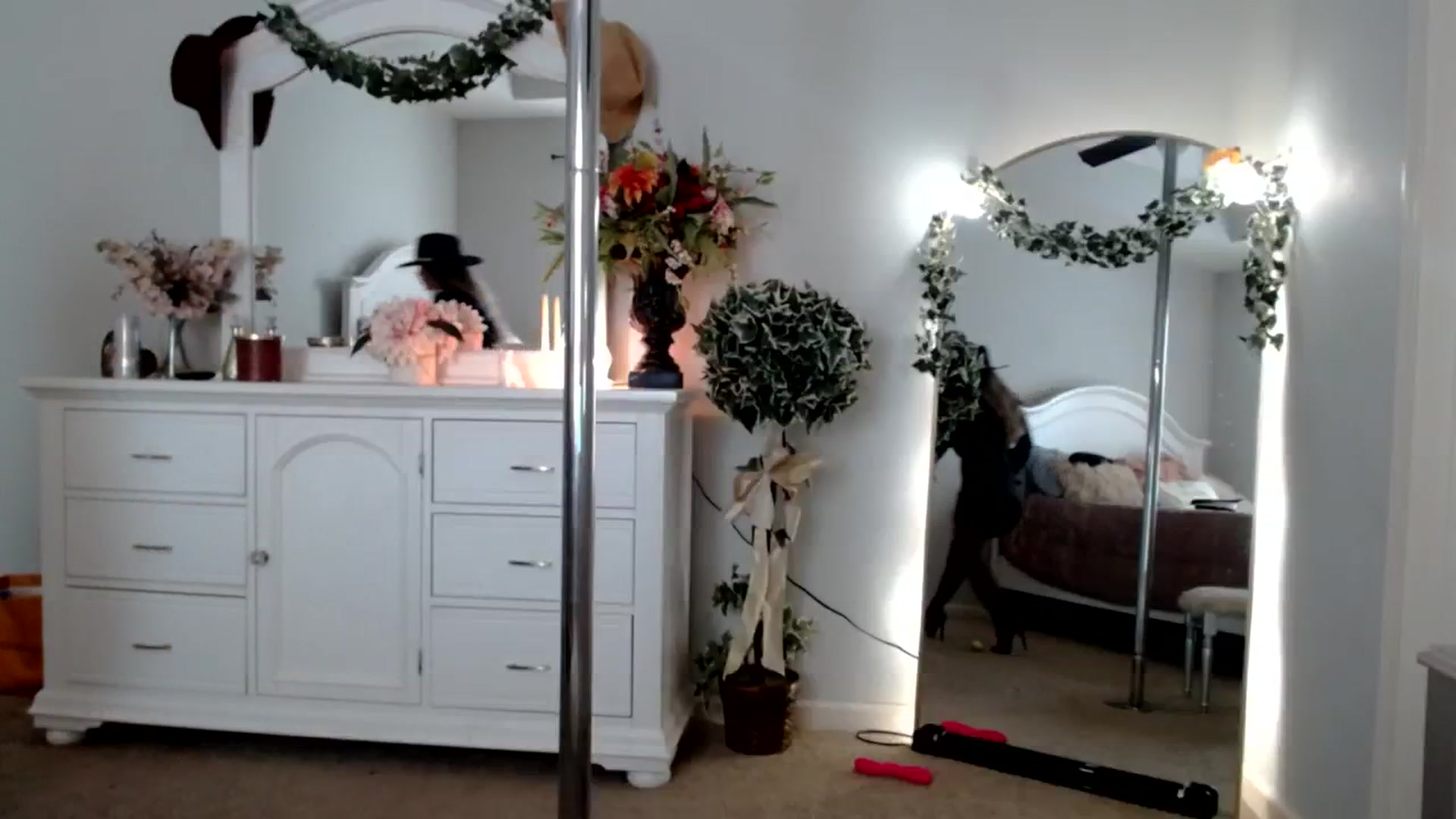 Gallery image thumbnail from MsMarilyn's myfreecams stream on, 10/23/2023, 20:36 image 8 of 20