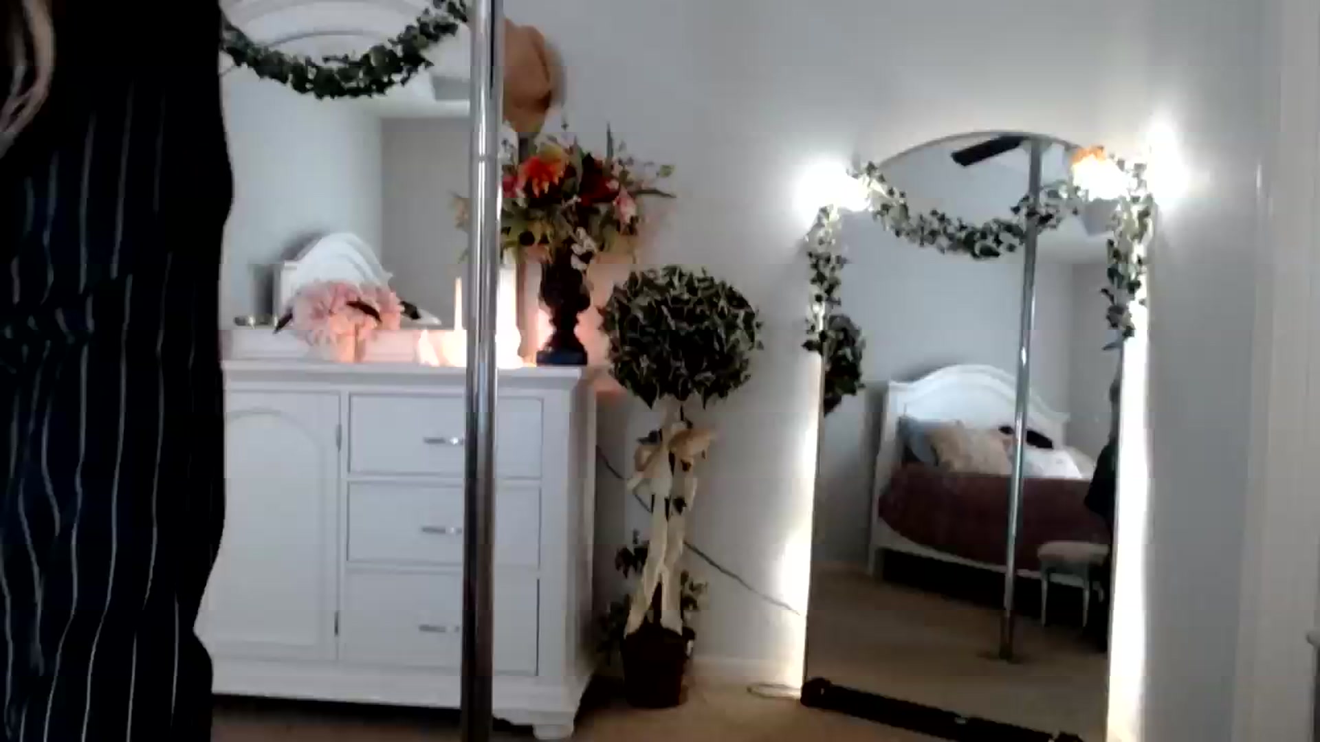 Gallery image thumbnail from MsMarilyn's myfreecams stream on, 10/23/2023, 20:36 image 2 of 20