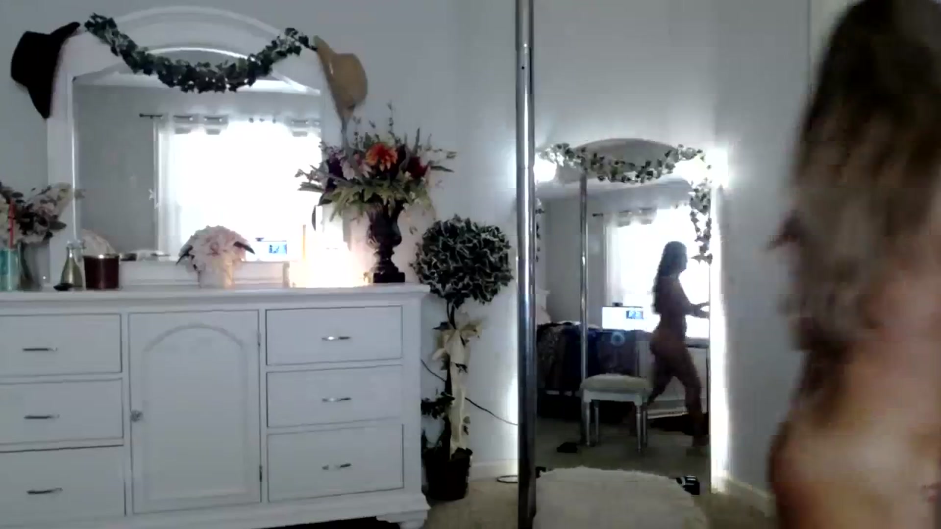 Gallery image thumbnail from MsMarilyn's myfreecams stream on, 10/23/2023, 21:57 image 6 of 20