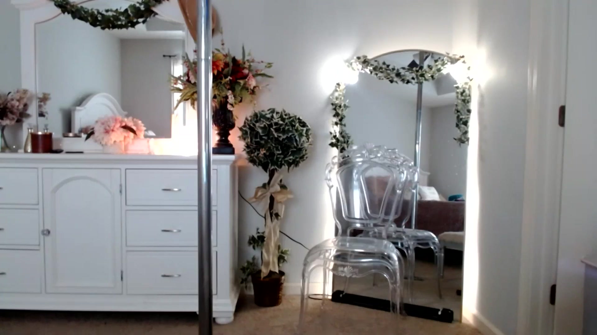 Gallery image thumbnail from MsMarilyn's myfreecams stream on, 10/24/2023, 21:08 image 12 of 20