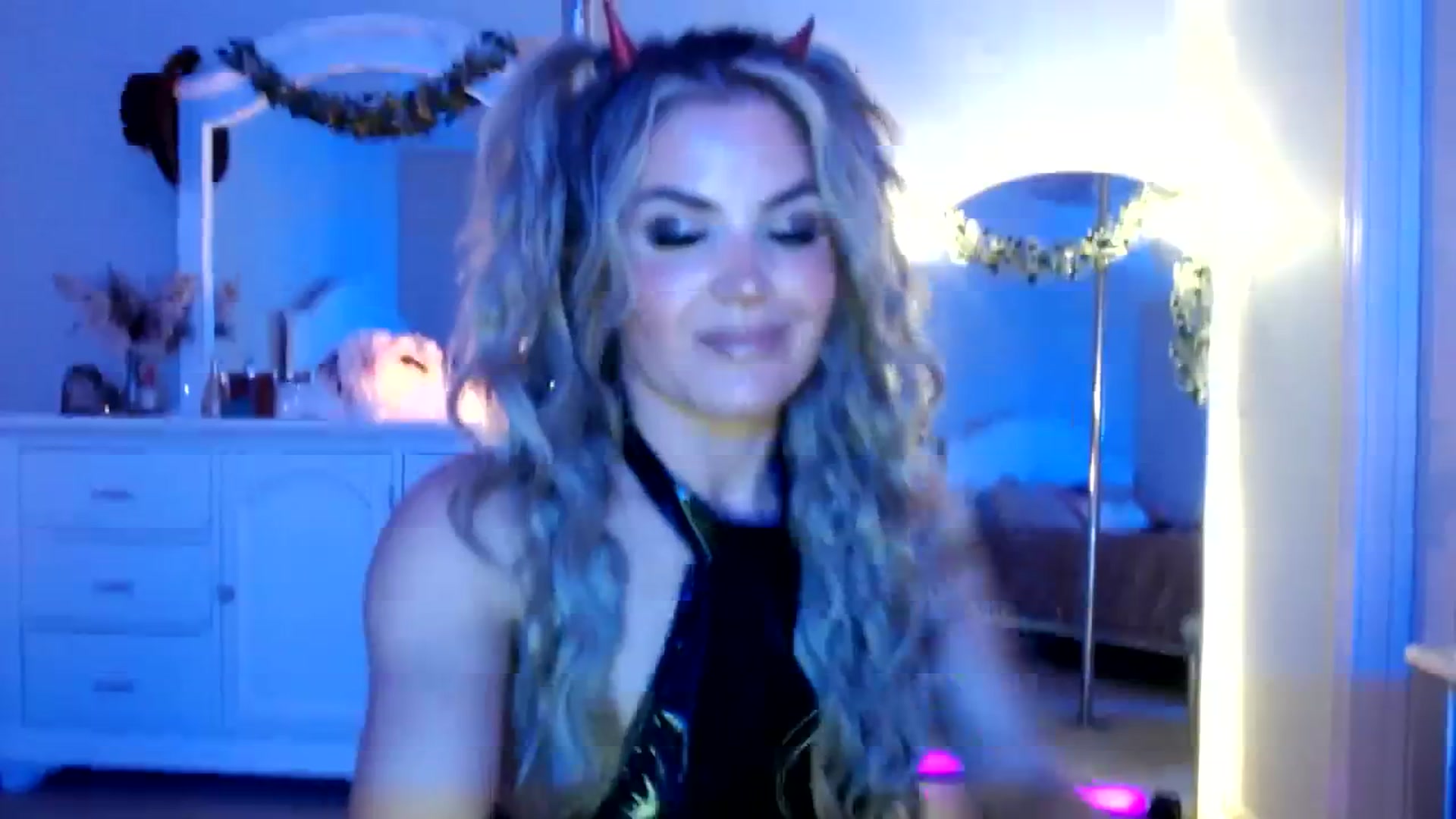 Gallery image thumbnail from MsMarilyn's myfreecams stream on, 10/27/2023, 18:18 image 10 of 20