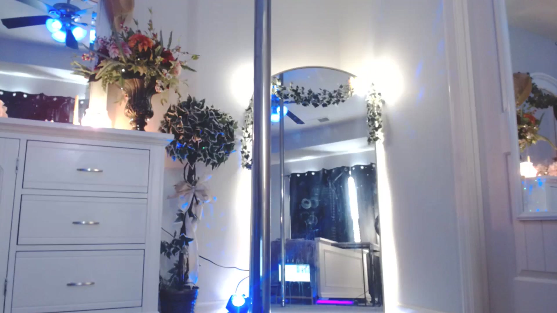 Gallery image thumbnail from MsMarilyn's myfreecams stream on, 11/08/2023, 20:30 image 8 of 20
