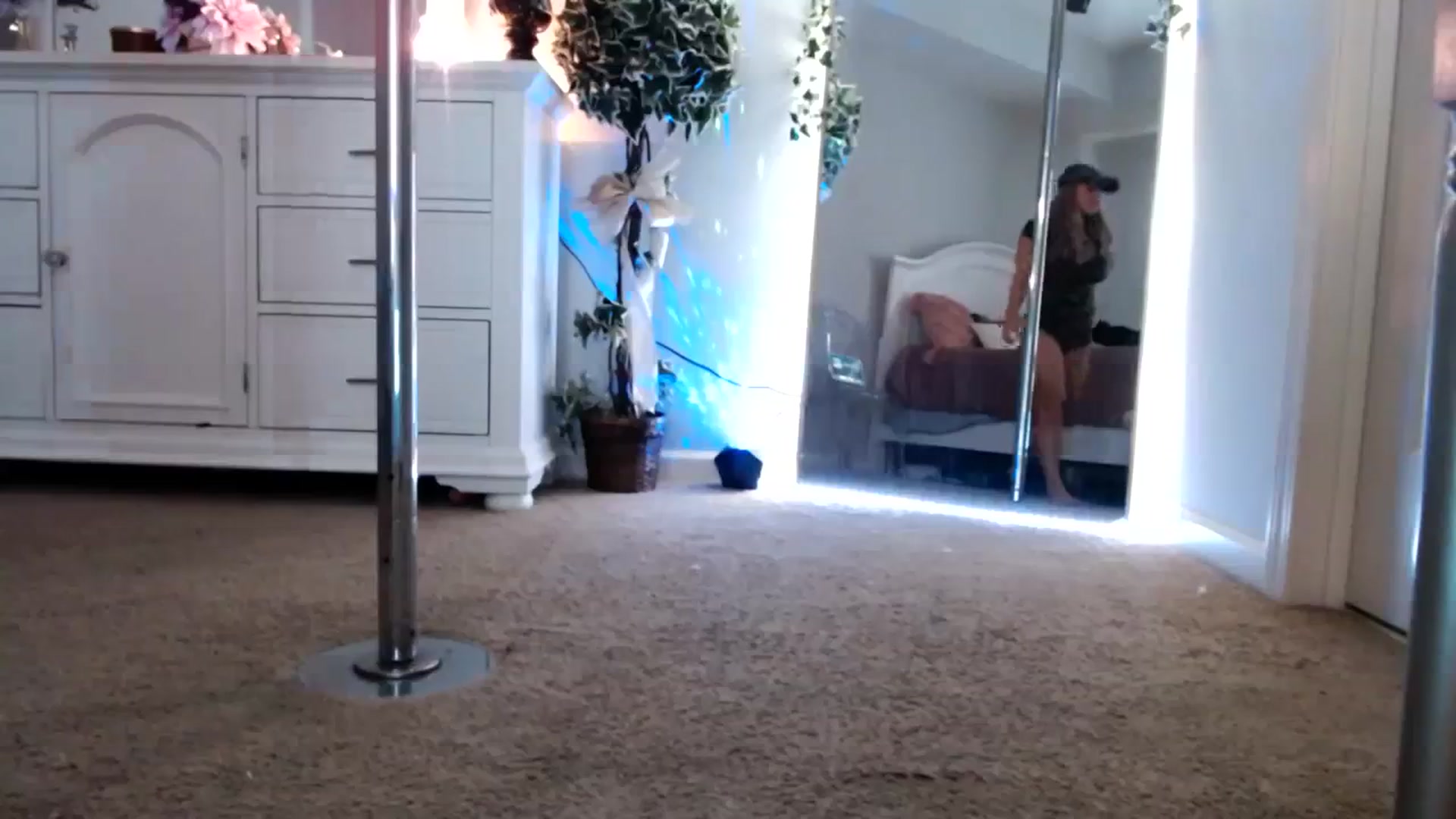 Gallery image thumbnail from MsMarilyn's myfreecams stream on, 11/11/2023, 17:46 image 3 of 20