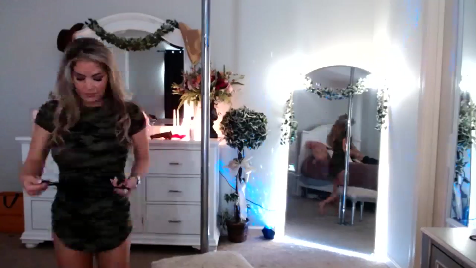 Gallery image thumbnail from MsMarilyn's myfreecams stream on, 11/11/2023, 17:46 image 12 of 20