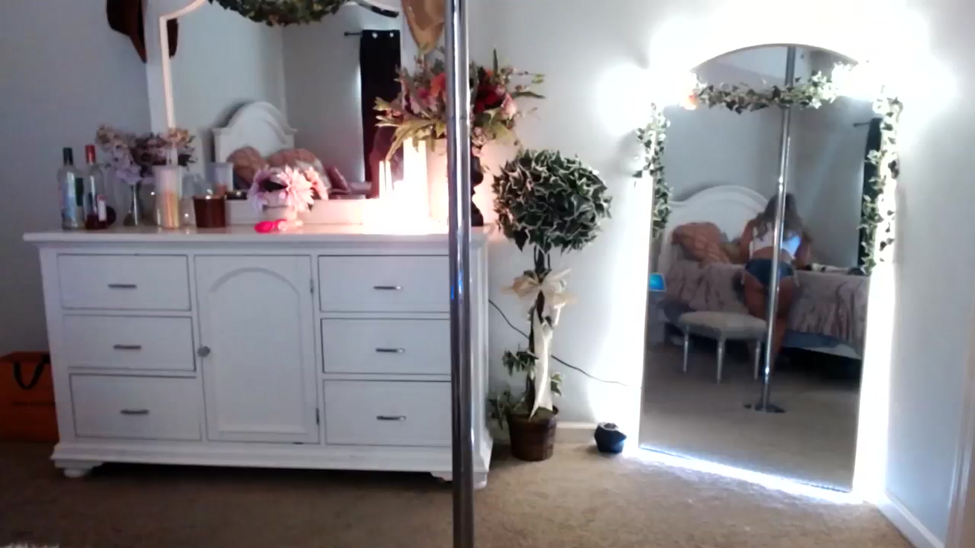 Gallery image thumbnail from MsMarilyn's myfreecams stream on, 11/14/2023, 20:26 image 5 of 20