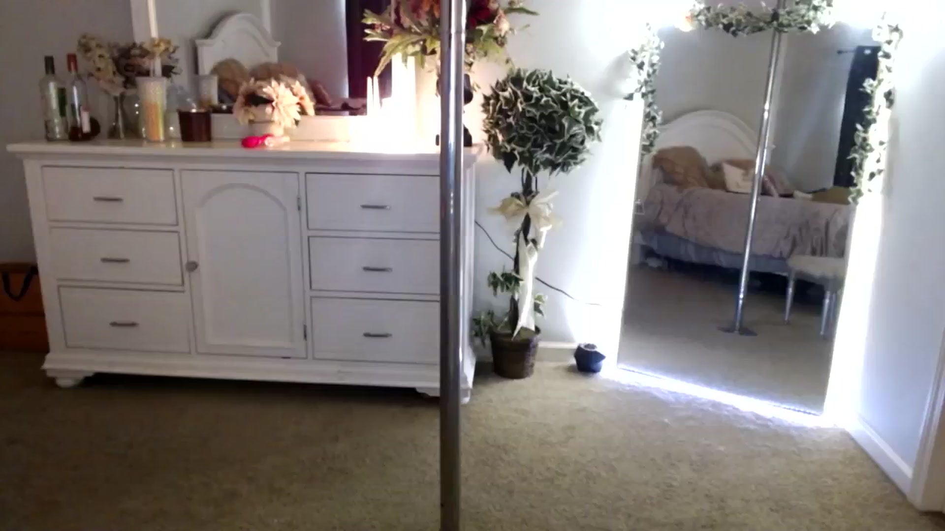 Gallery image thumbnail from MsMarilyn's myfreecams stream on, 11/14/2023, 20:26 image 9 of 20