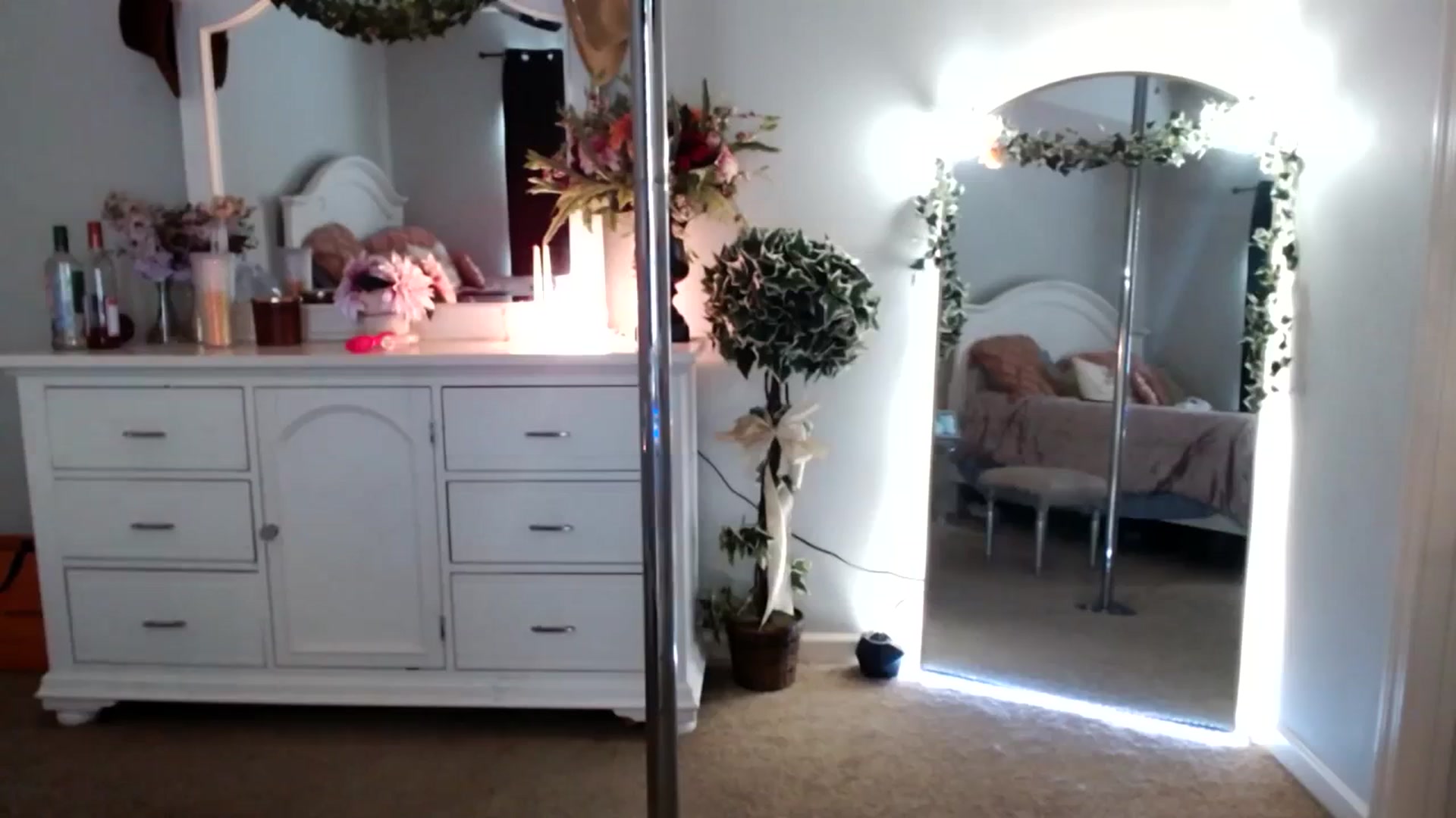 Gallery image thumbnail from MsMarilyn's myfreecams stream on, 11/14/2023, 20:26 image 4 of 20