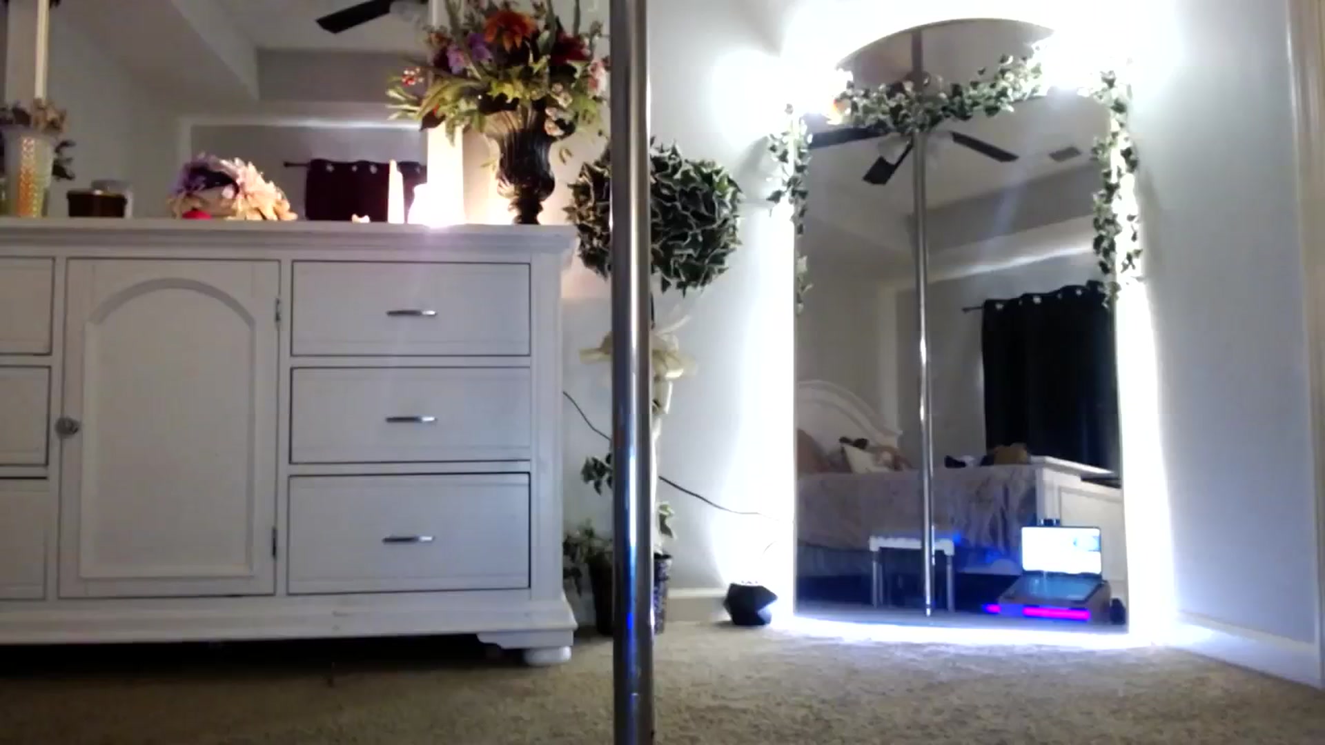 Gallery image thumbnail from MsMarilyn's myfreecams stream on, 11/14/2023, 21:10 image 4 of 20