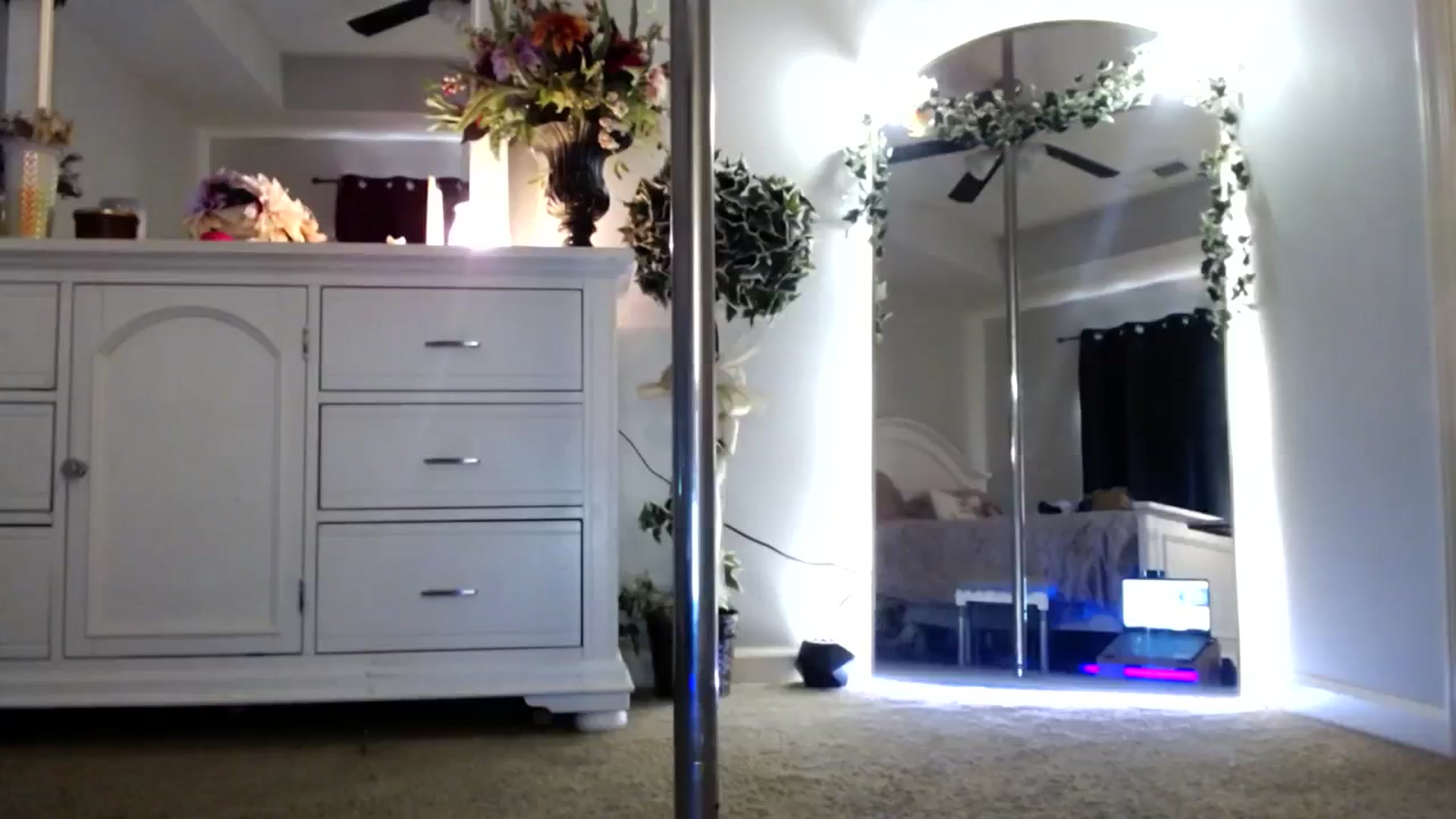 Gallery image thumbnail from MsMarilyn's myfreecams stream on, 11/14/2023, 21:10 image 2 of 20