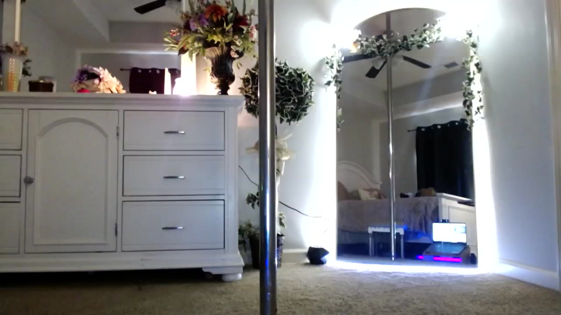 Gallery image thumbnail from MsMarilyn's myfreecams stream on, 11/14/2023, 21:10 image 5 of 20