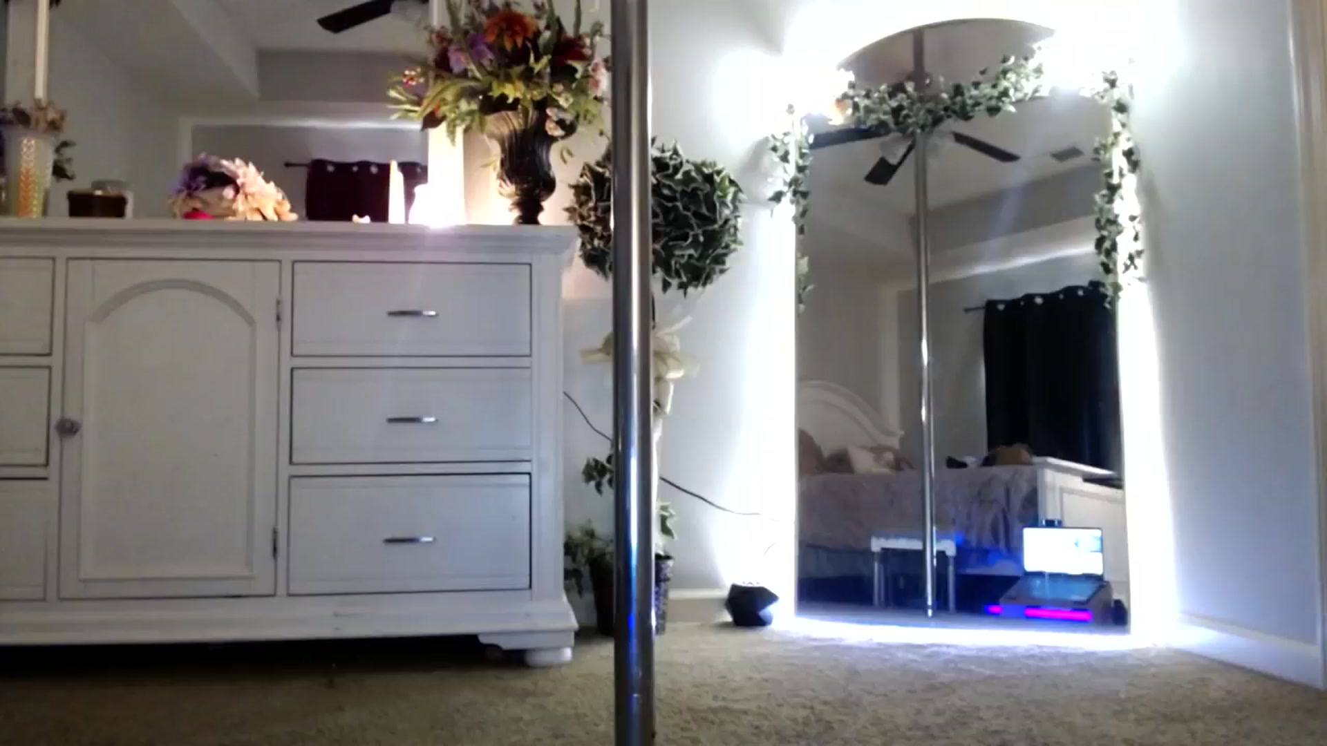 Gallery image thumbnail from MsMarilyn's myfreecams stream on, 11/14/2023, 21:10 image 1 of 20