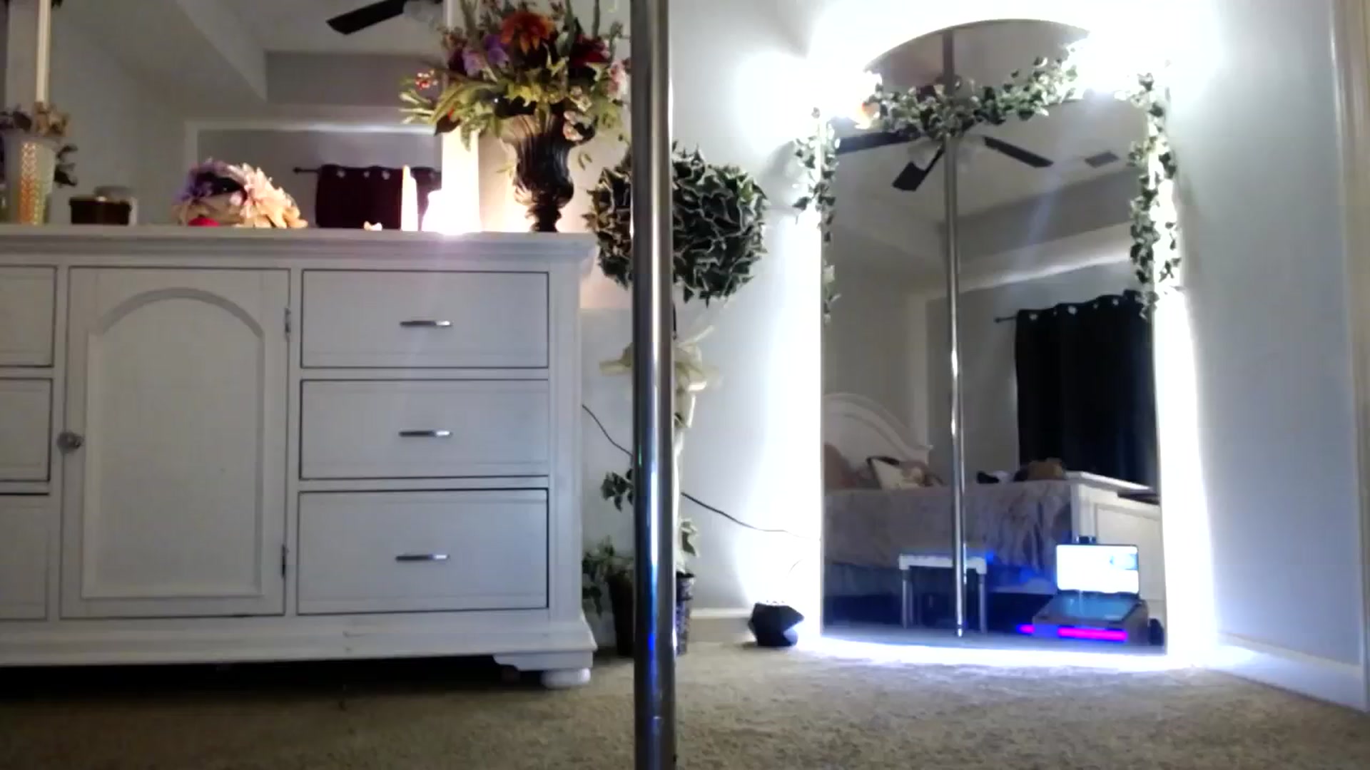 Gallery image thumbnail from MsMarilyn's myfreecams stream on, 11/14/2023, 21:10 image 7 of 20