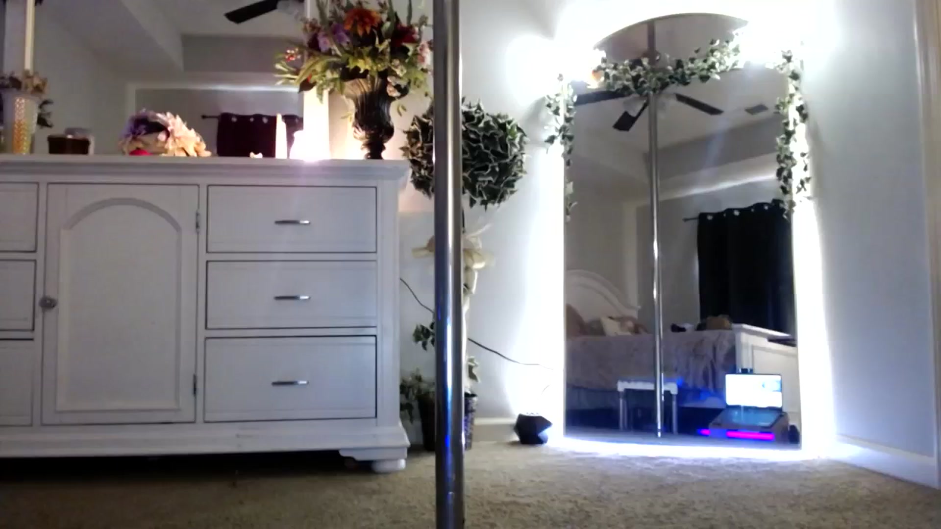 Gallery image thumbnail from MsMarilyn's myfreecams stream on, 11/14/2023, 21:10 image 3 of 20