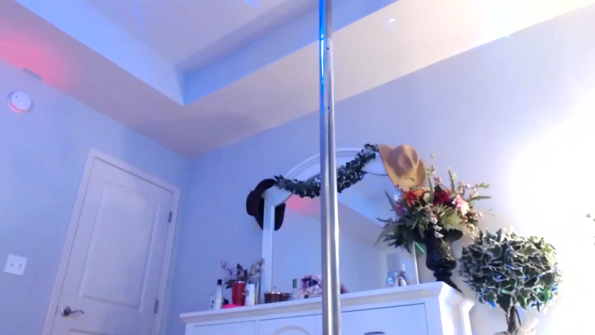 Gallery image thumbnail from MsMarilyn's myfreecams stream on, 11/20/2023, 18:01 image 19 of 20