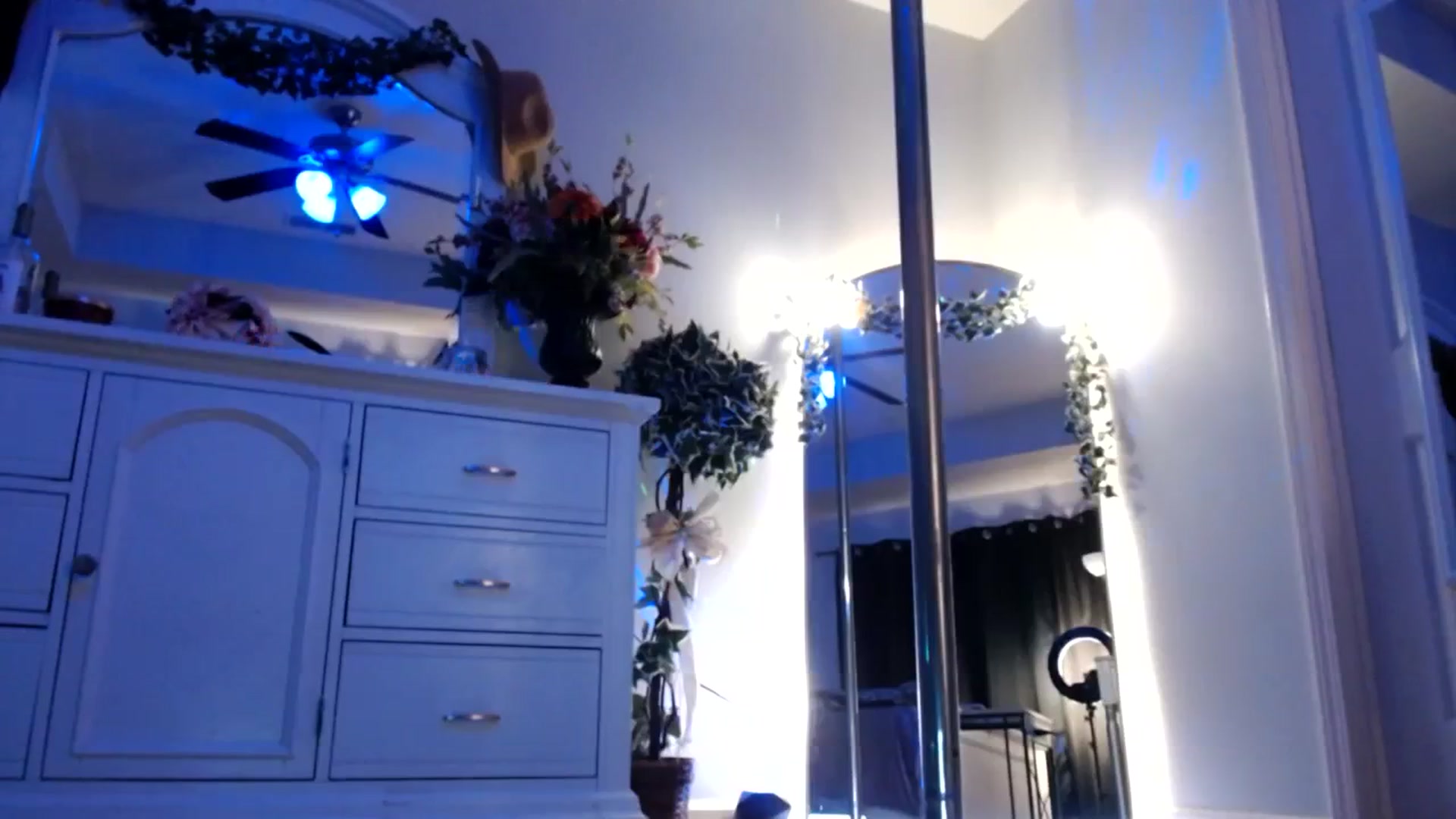 Gallery image thumbnail from MsMarilyn's myfreecams stream on, 11/20/2023, 19:09 image 18 of 20