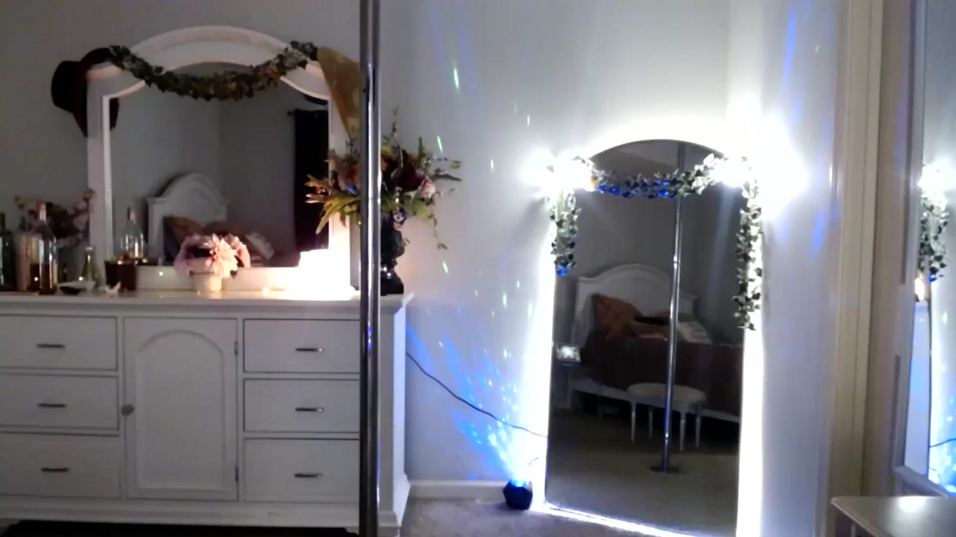 Gallery image thumbnail from MsMarilyn's myfreecams stream on, 11/27/2023, 20:48 image 2 of 20