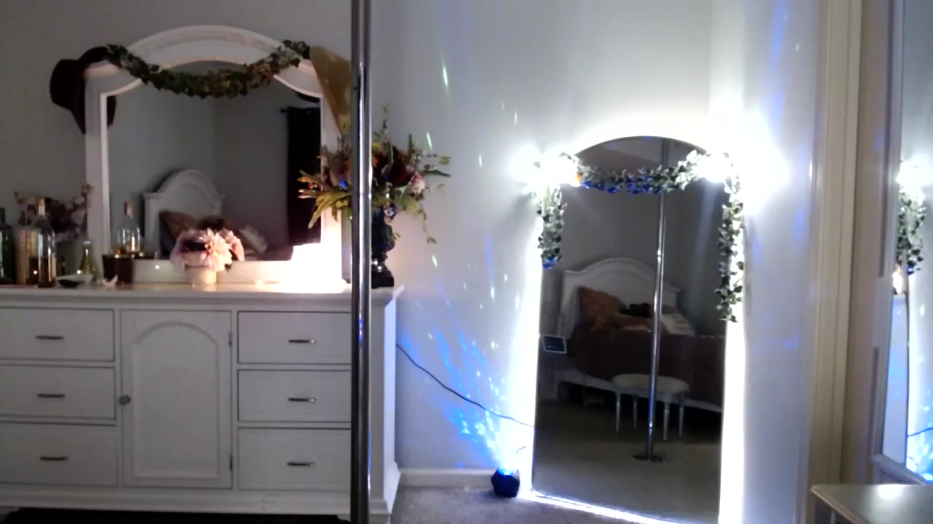 Gallery image thumbnail from MsMarilyn's myfreecams stream on, 11/27/2023, 20:48 image 1 of 20