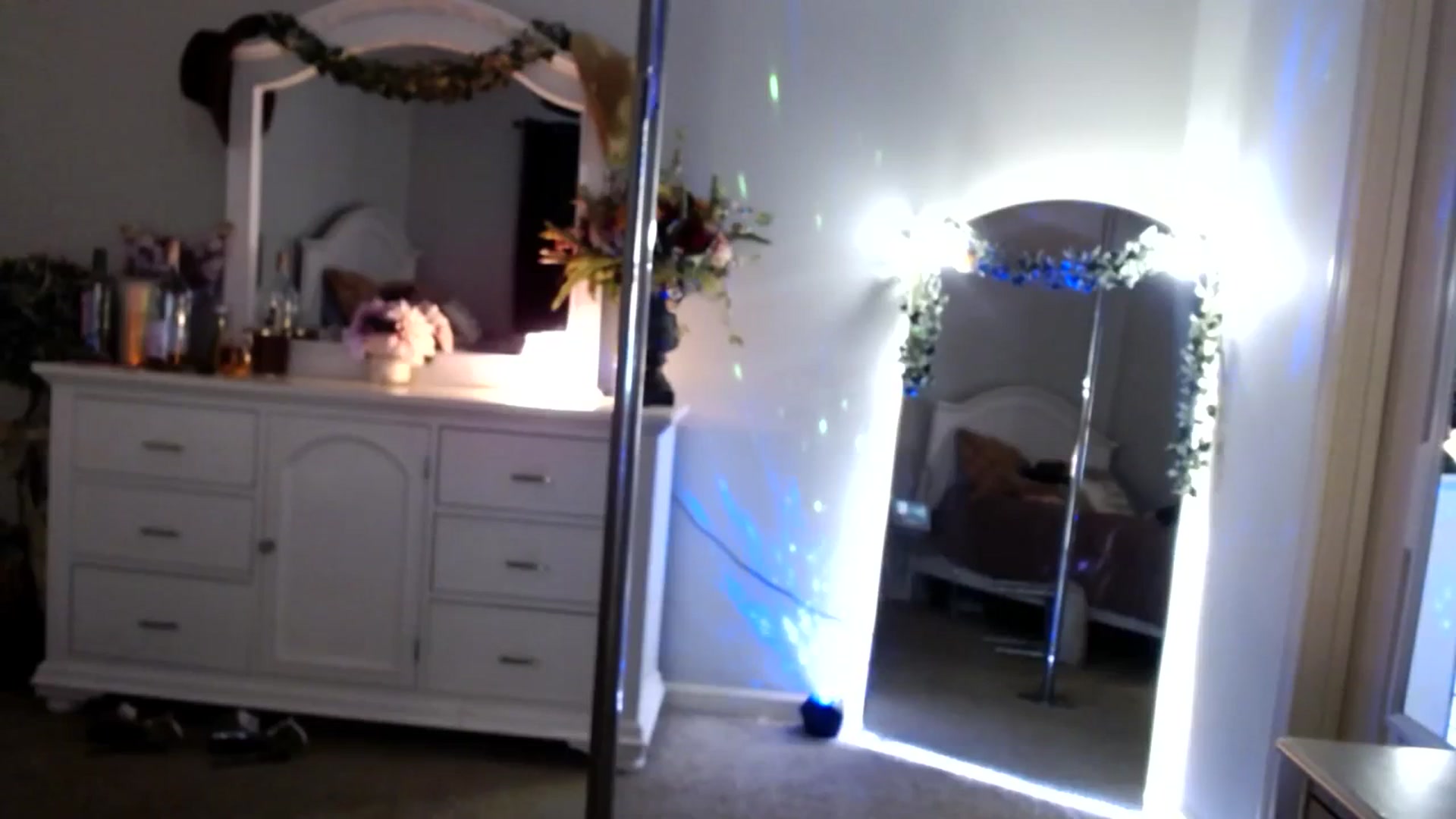 Gallery image thumbnail from MsMarilyn's myfreecams stream on, 11/27/2023, 22:13 image 2 of 20