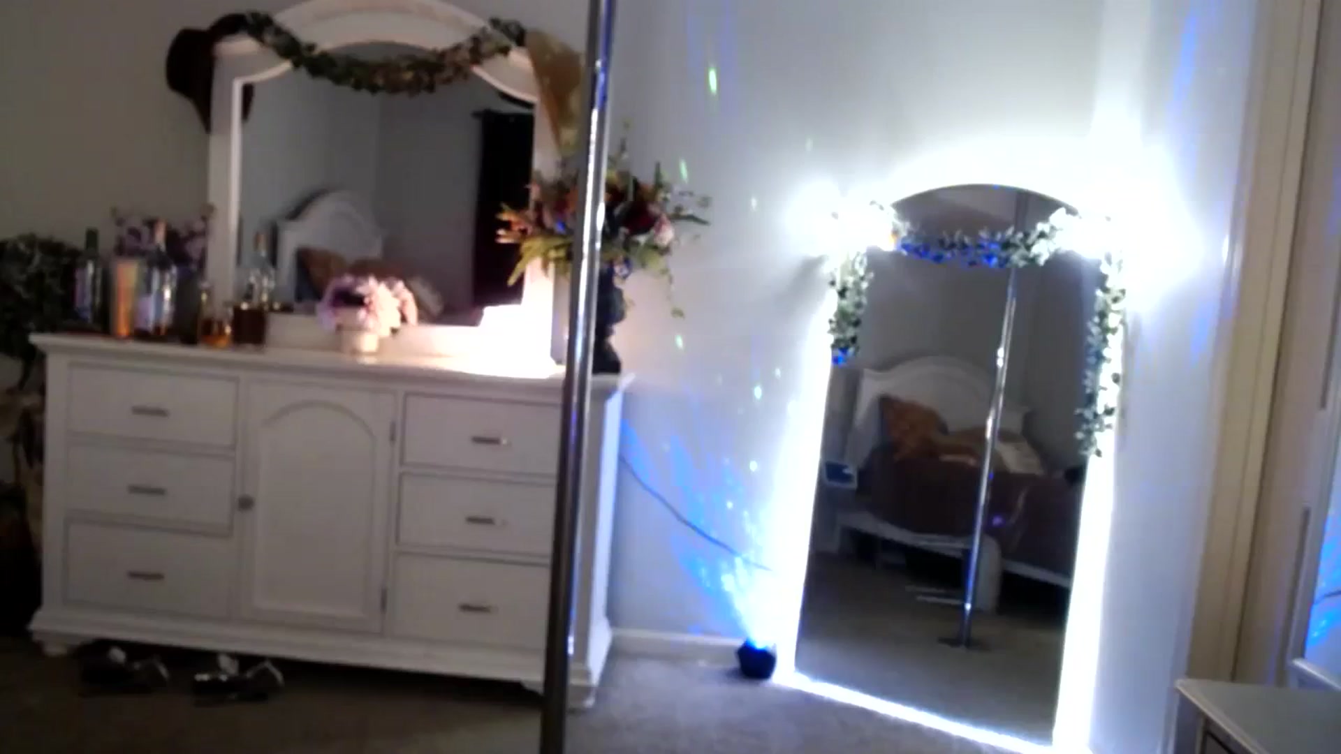 Gallery image thumbnail from MsMarilyn's myfreecams stream on, 11/27/2023, 22:13 image 4 of 20