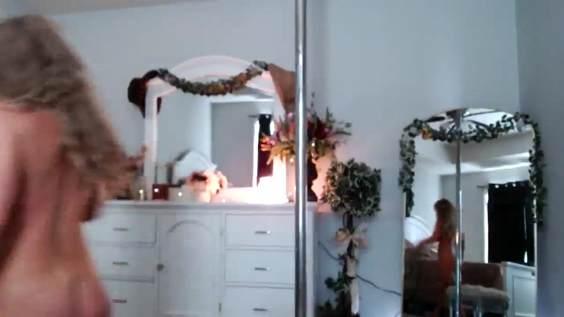 Gallery image thumbnail from MsMarilyn's myfreecams stream on, 12/08/2023, 19:50 image 7 of 20