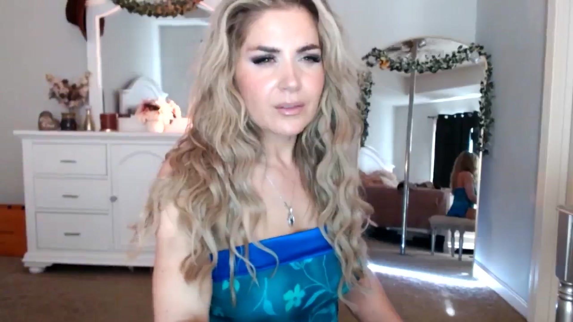 Gallery image thumbnail from MsMarilyn's myfreecams stream on, 12/08/2023, 19:50 image 17 of 20