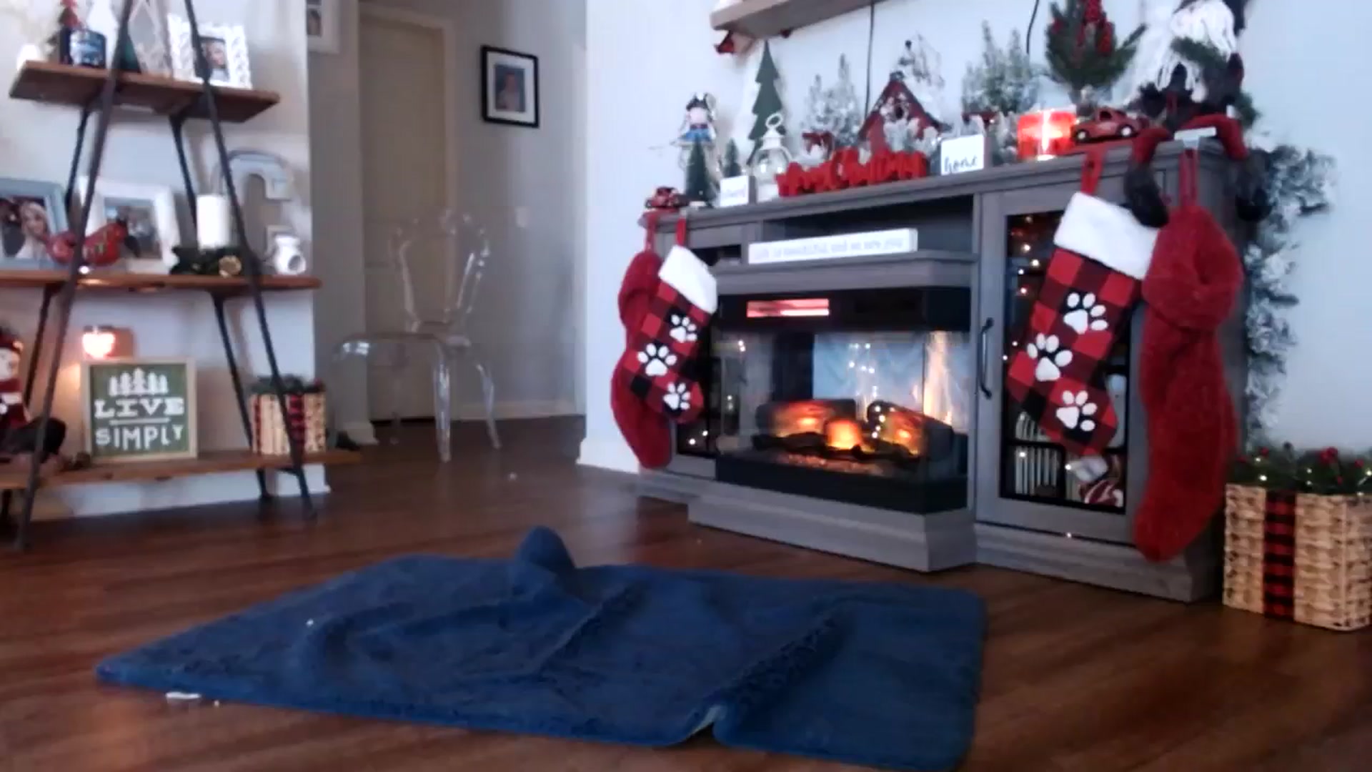 Gallery image thumbnail from MsMarilyn's myfreecams stream on, 12/12/2023, 19:41 image 14 of 20