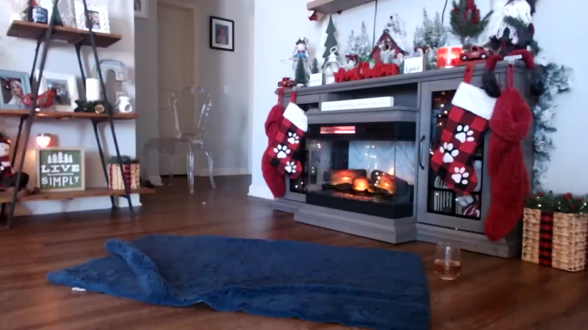 Gallery image thumbnail from MsMarilyn's myfreecams stream on, 12/12/2023, 19:41 image 12 of 20