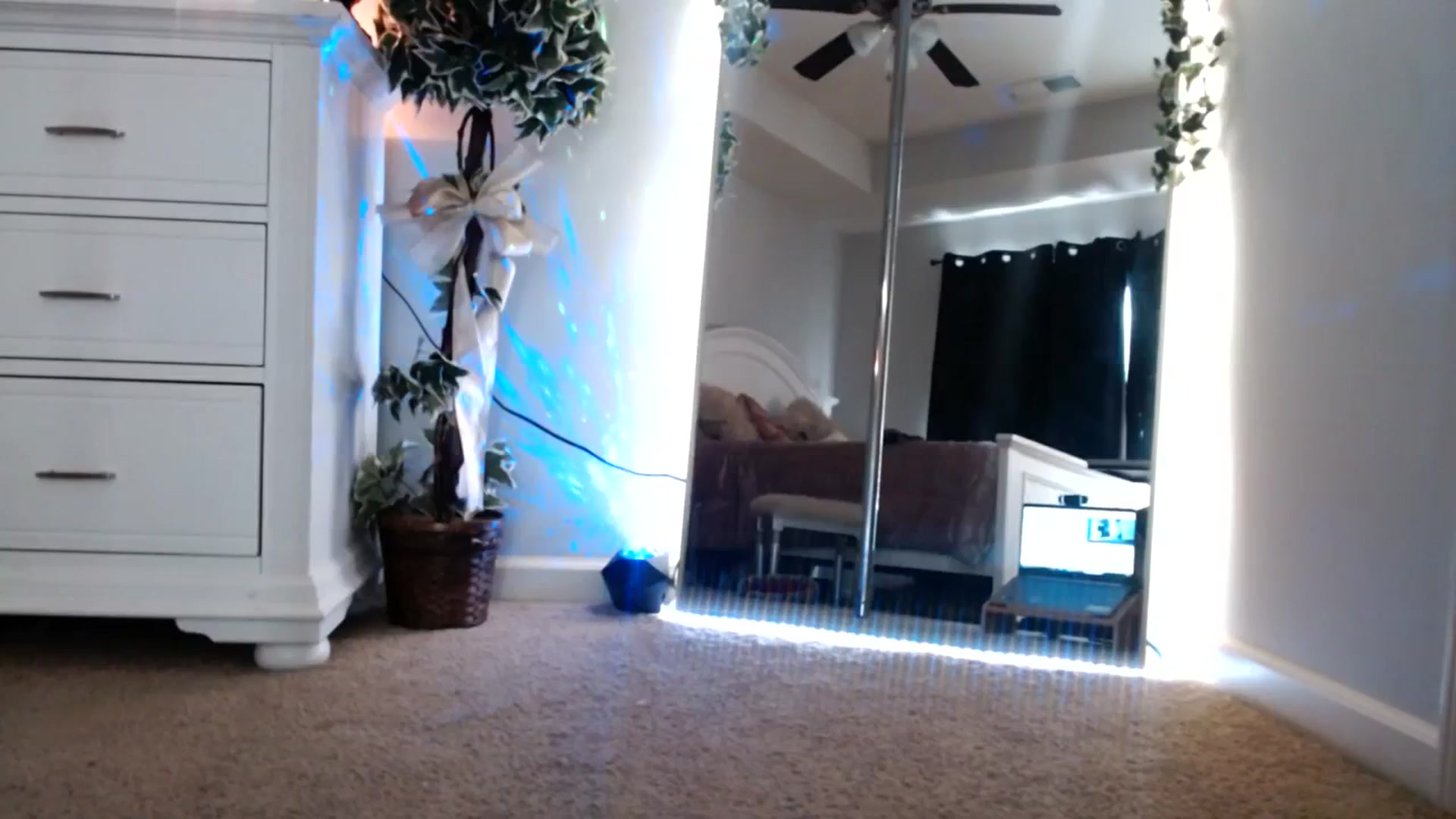 Gallery image thumbnail from MsMarilyn's myfreecams stream on, 12/20/2023, 19:15 image 4 of 20