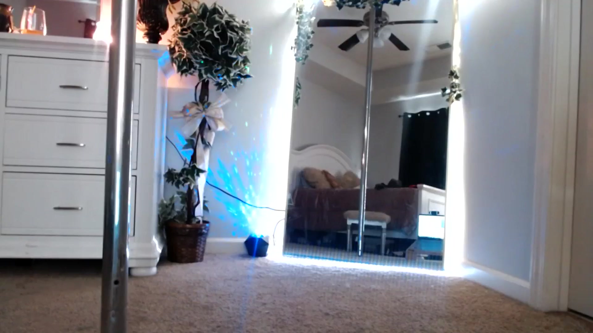 Gallery image thumbnail from MsMarilyn's myfreecams stream on, 12/20/2023, 20:48 image 14 of 20