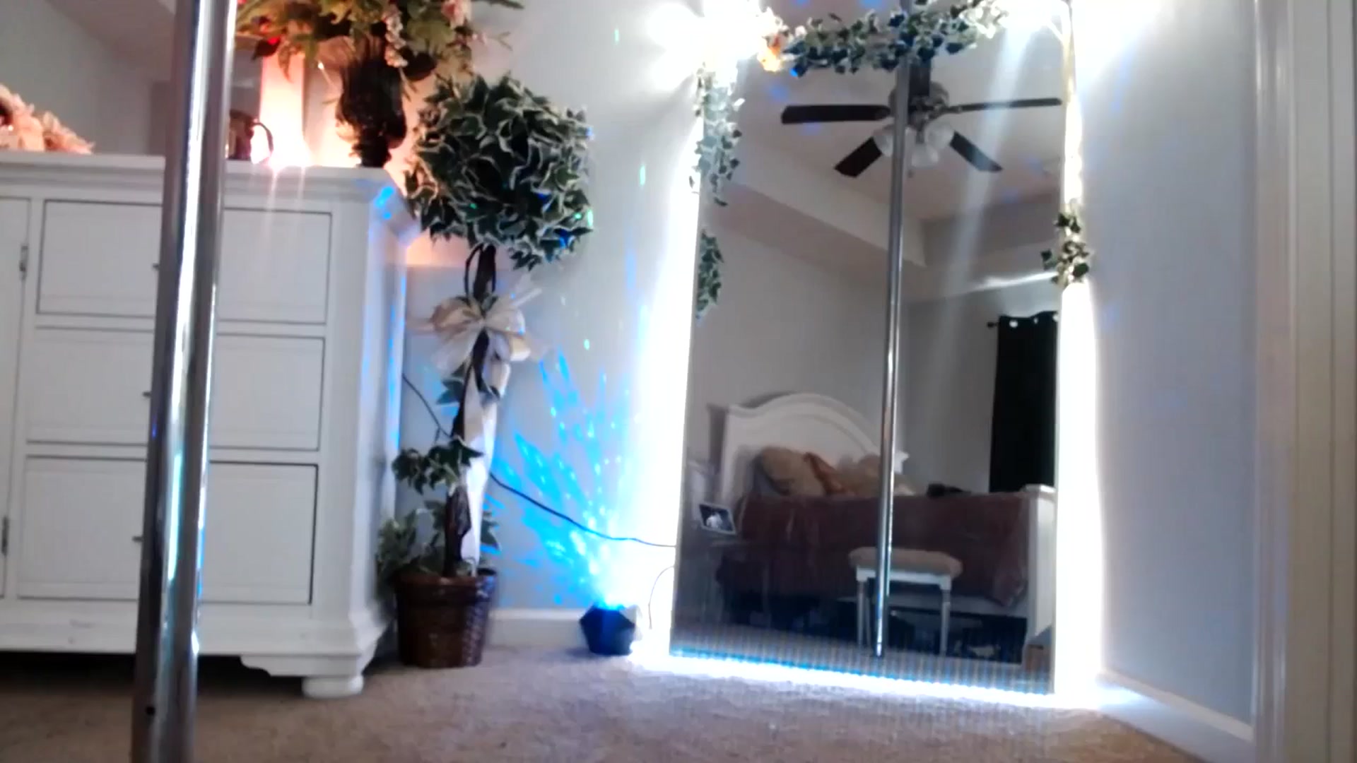 Gallery image thumbnail from MsMarilyn's myfreecams stream on, 12/20/2023, 20:48 image 5 of 20