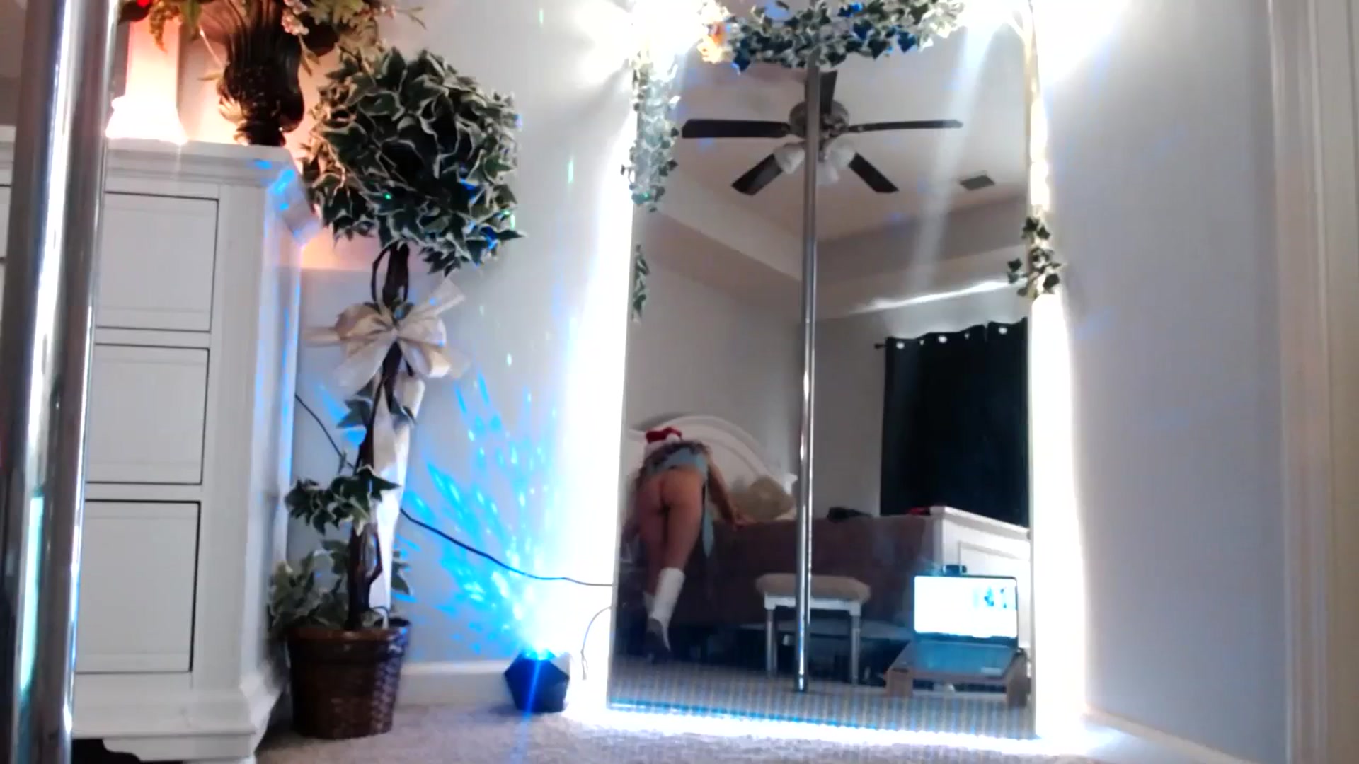 Gallery image thumbnail from MsMarilyn's myfreecams stream on, 12/20/2023, 20:48 image 10 of 20