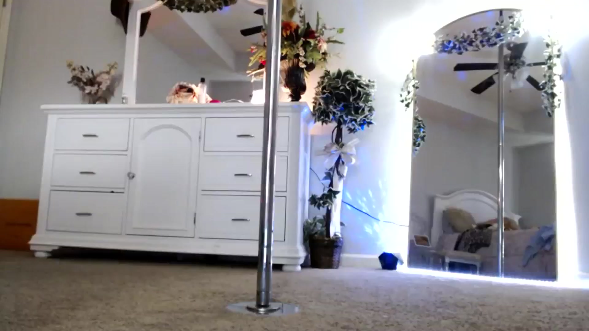 Gallery image thumbnail from MsMarilyn's myfreecams stream on, 01/02/2024, 21:23 image 18 of 20