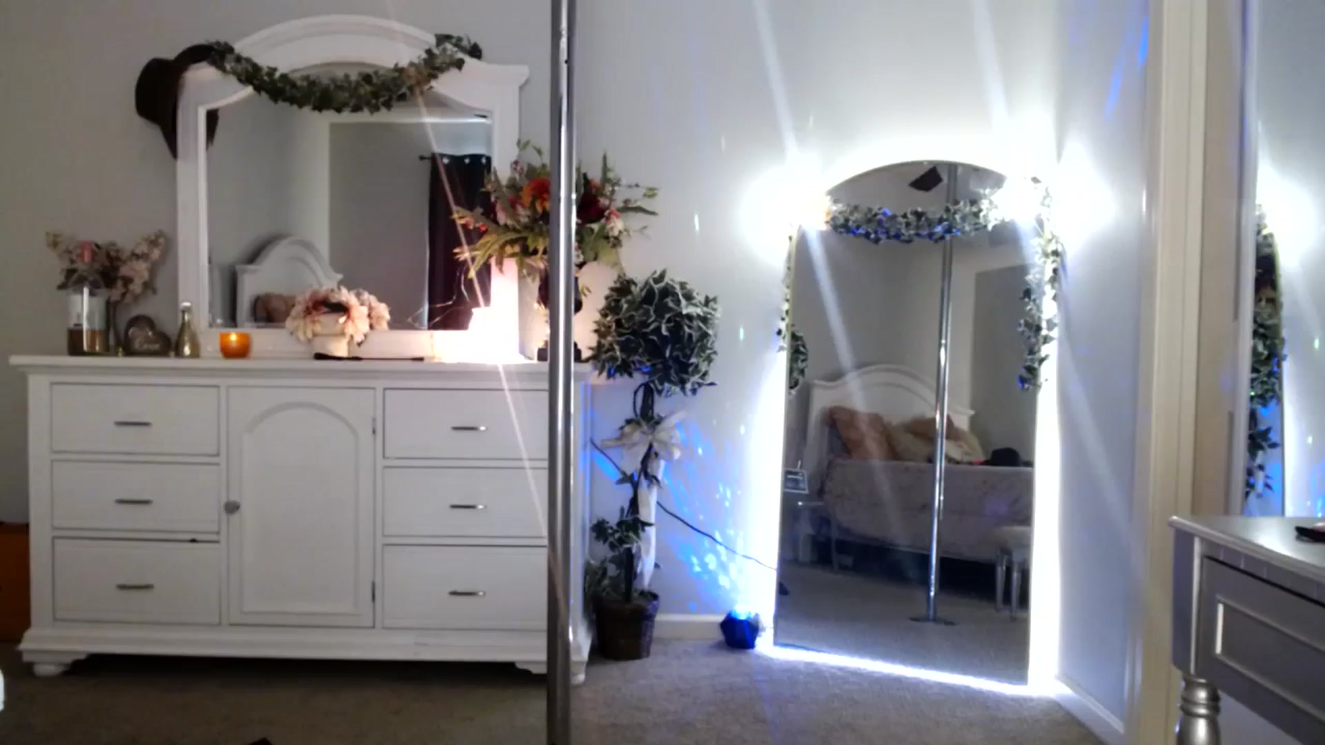 Gallery image thumbnail from MsMarilyn's myfreecams stream on, 01/04/2024, 19:06 image 8 of 20