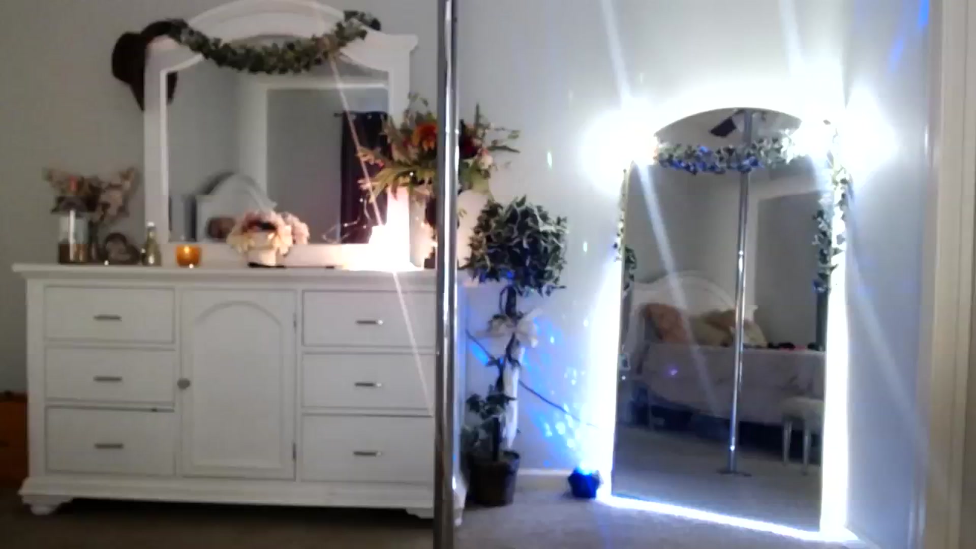 Gallery image thumbnail from MsMarilyn's myfreecams stream on, 01/04/2024, 19:06 image 3 of 20