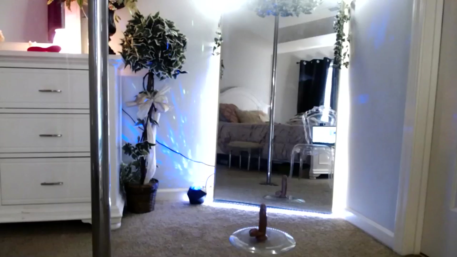 Gallery image thumbnail from MsMarilyn's myfreecams stream on, 01/08/2024, 19:49 image 10 of 20